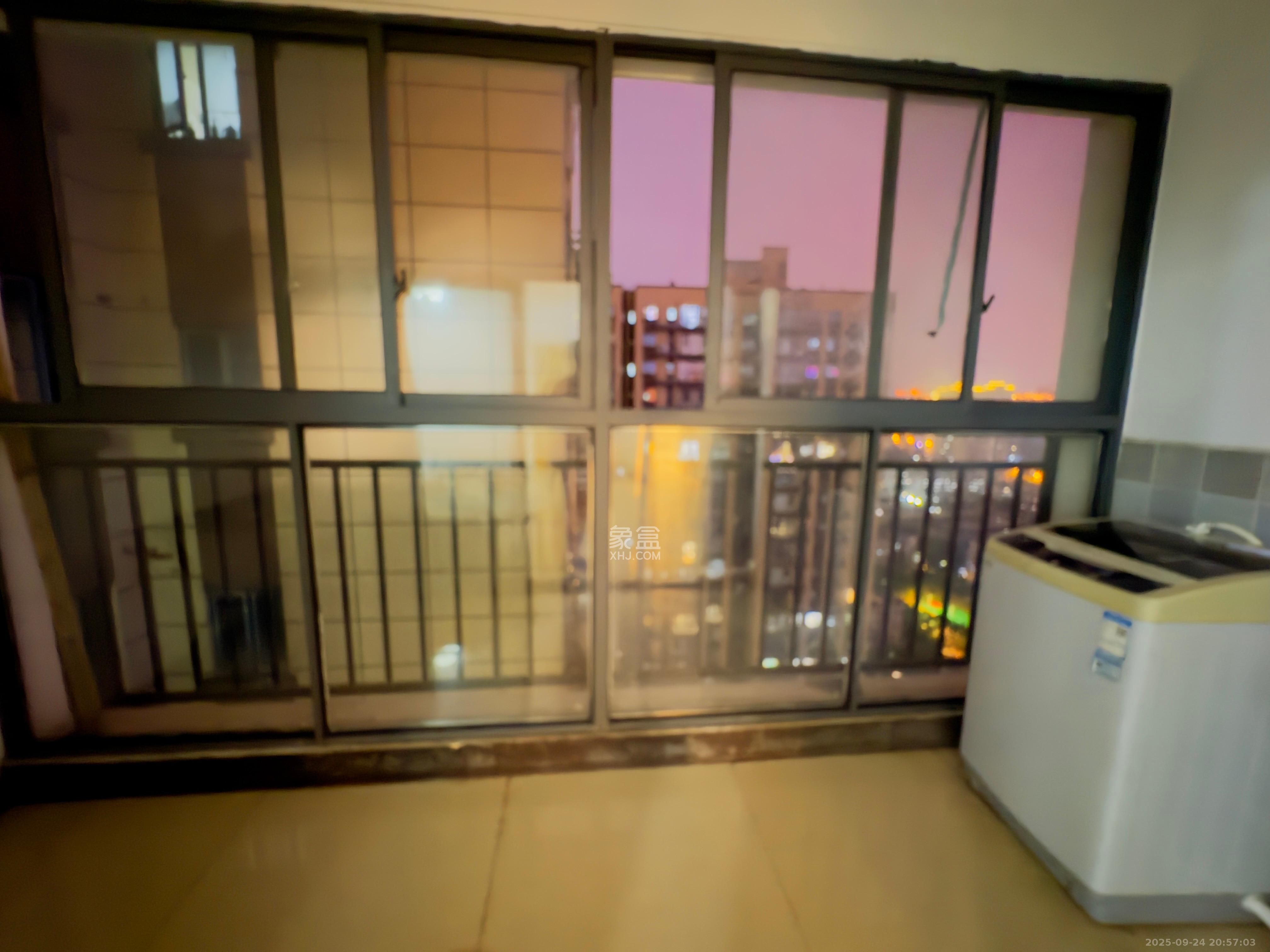 荣盛花语书苑 3室2厅1卫 2800.0元/月 荣盛花语书苑 3室2厅1卫 2800.0元/月室内图