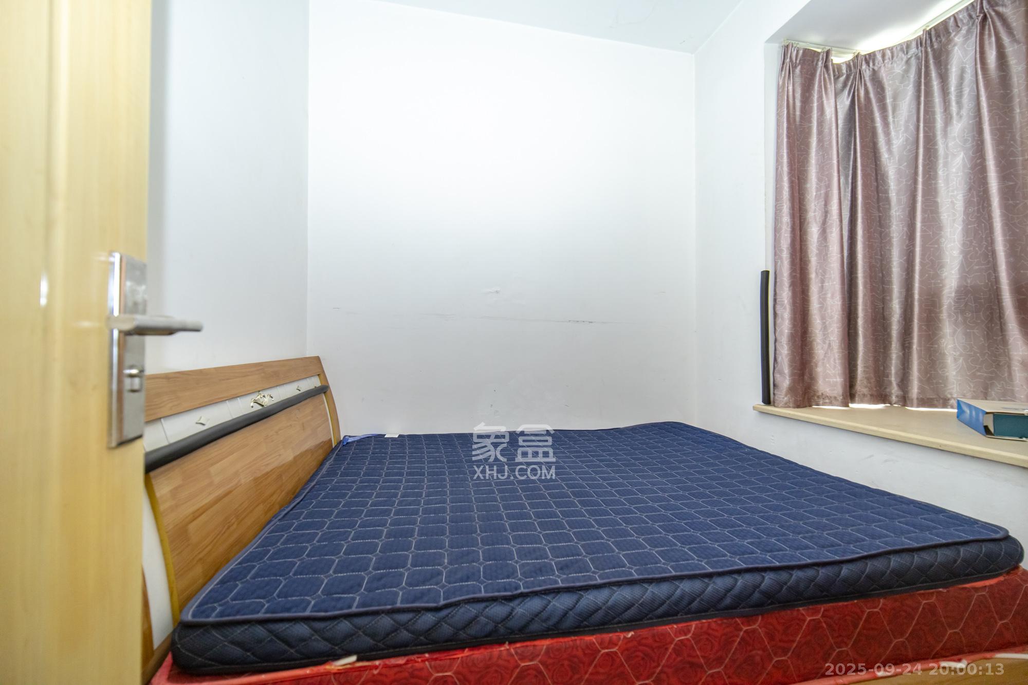 香槟小镇(香槟花苑) 3室2厅1卫 46.0万 香槟小镇(香槟花苑) 3室2厅1卫 46.0万卧室