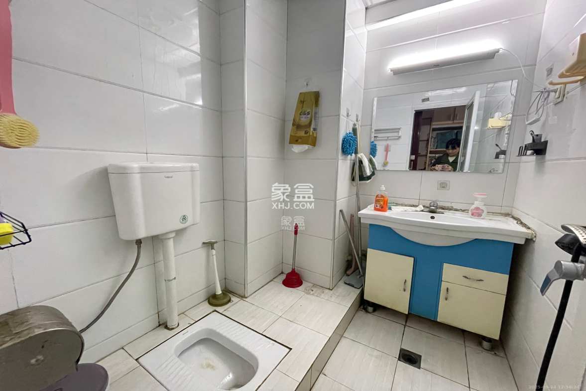 观湖公寓  1室1厅1卫    1600.0元/月 观湖公寓  1室1厅1卫    1600.0元/月室内图