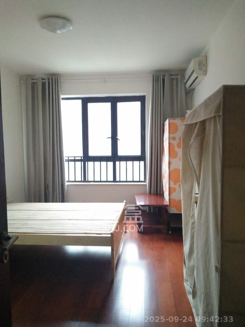 绿地公馆(绿地名邸) 3室2厅1卫 2500.0元/月 绿地公馆(绿地名邸) 3室2厅1卫 2500.0元/月室内图