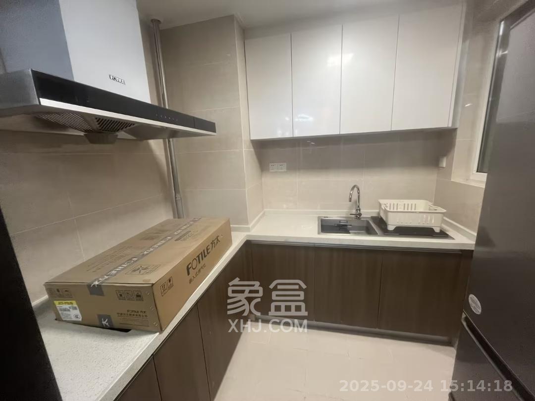 保利香槟国际  3室2厅2卫    2400.0元/月室内图