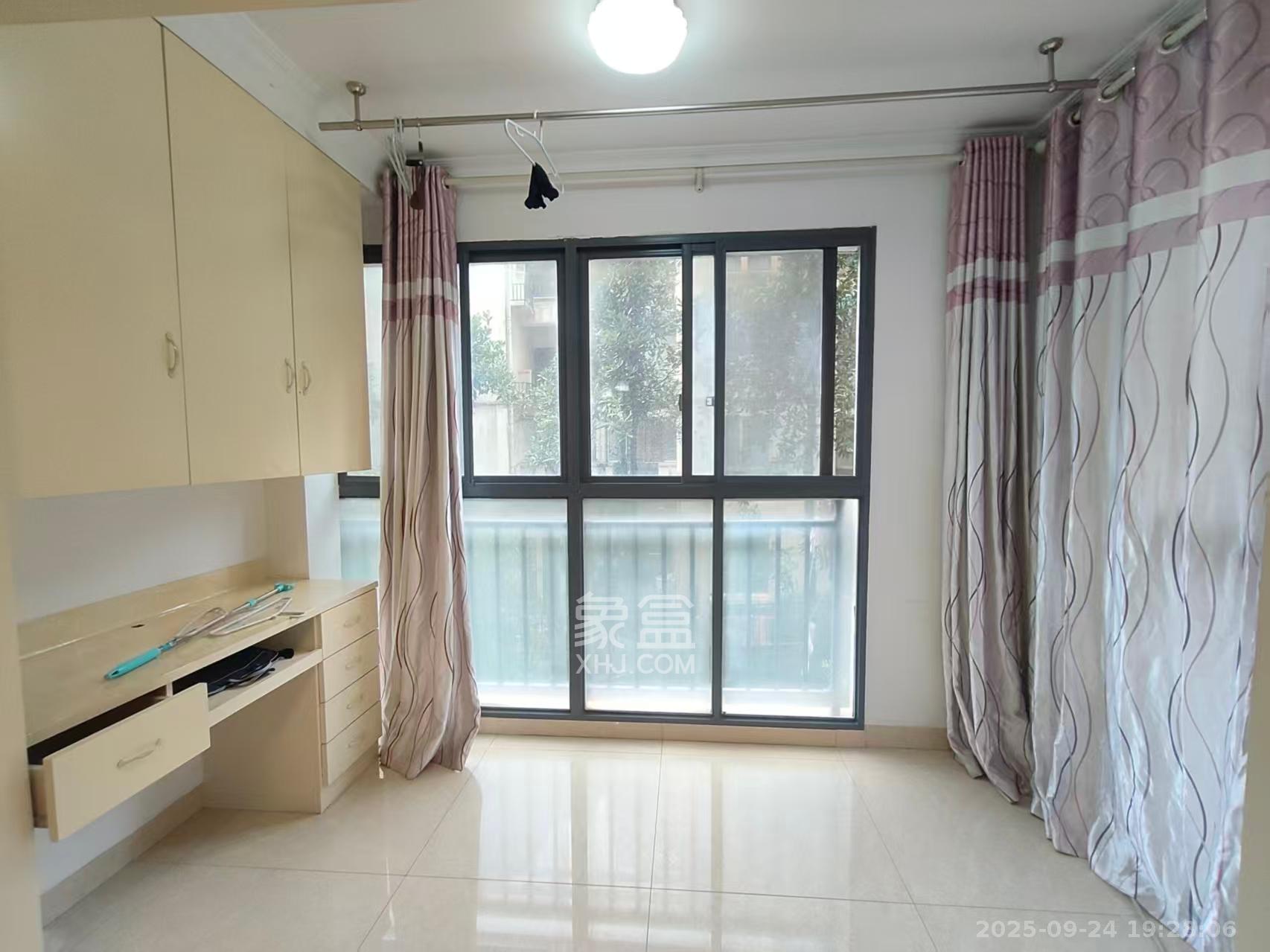 卓越蔚蓝海岸二期 2室2厅1卫 2200.0元/月 卓越蔚蓝海岸二期 2室2厅1卫 2200.0元/月室内图