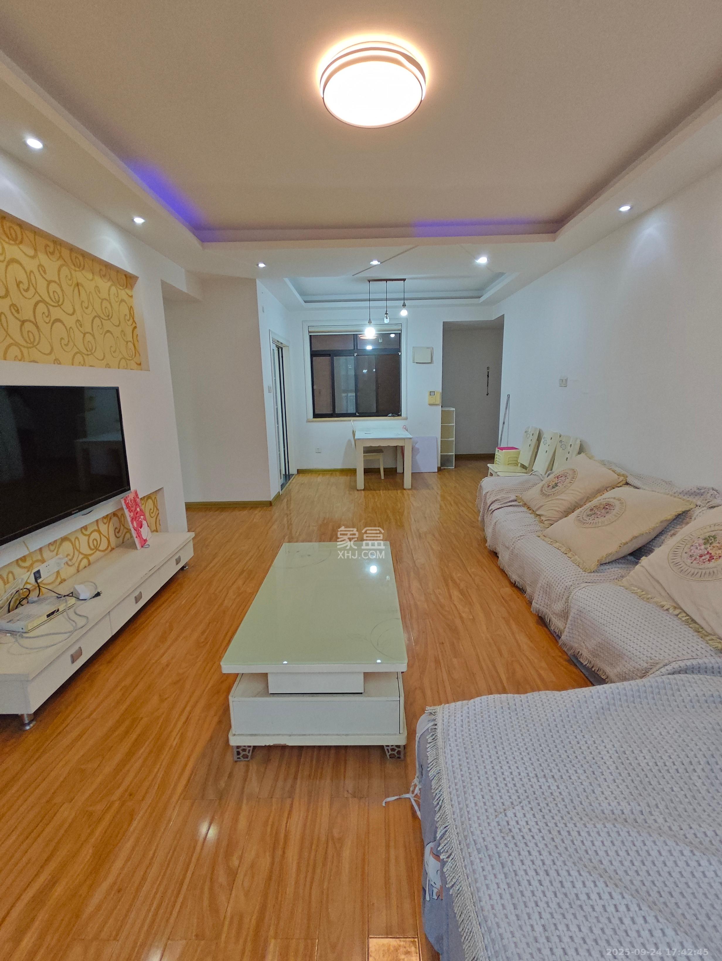 康桥长郡  4室2厅2卫    2000.0元/月 康桥长郡  4室2厅2卫    2000.0元/月