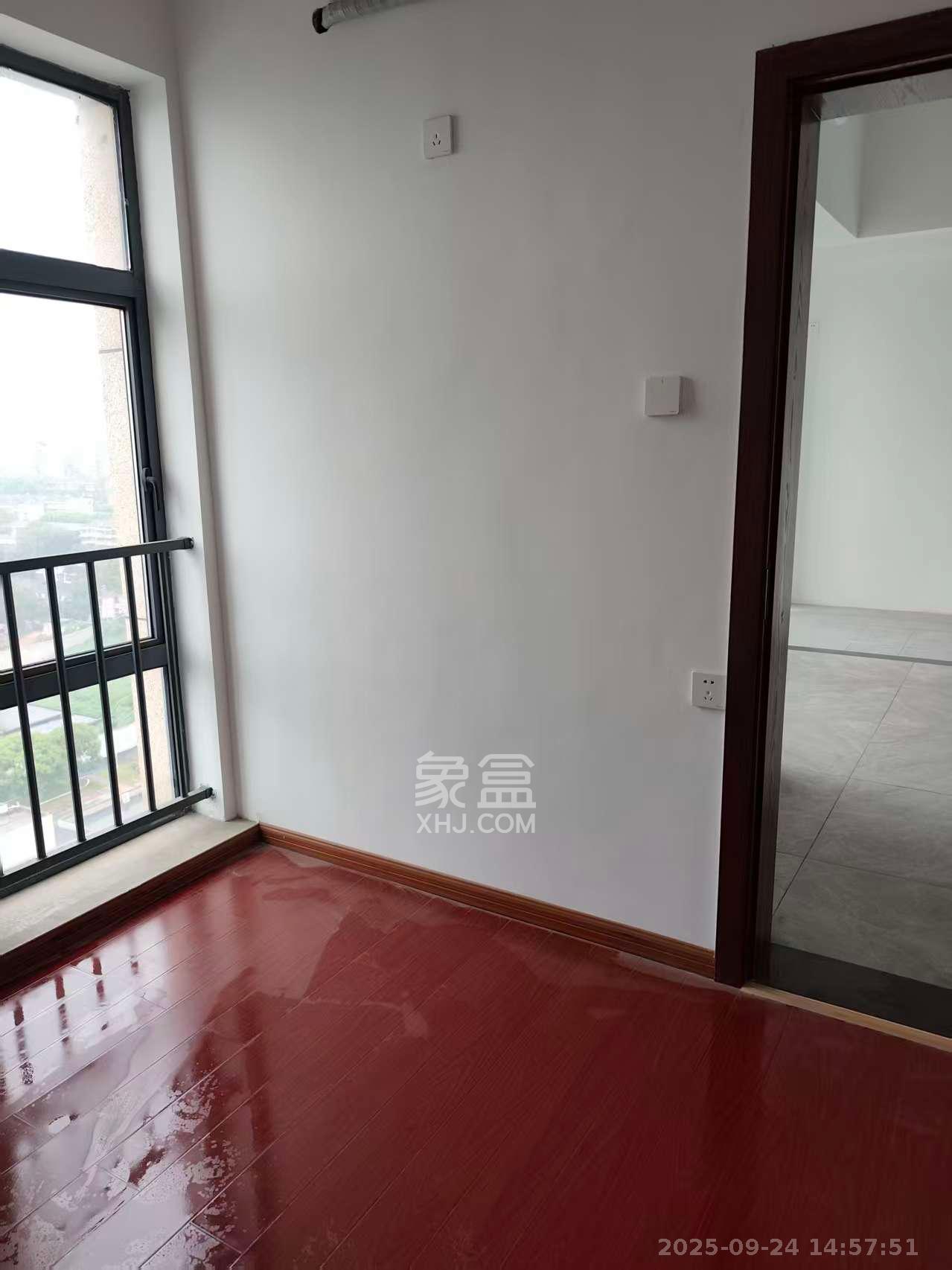 江南华府  2室2厅1卫    2400.0元/月 江南华府  2室2厅1卫    2400.0元/月室内图