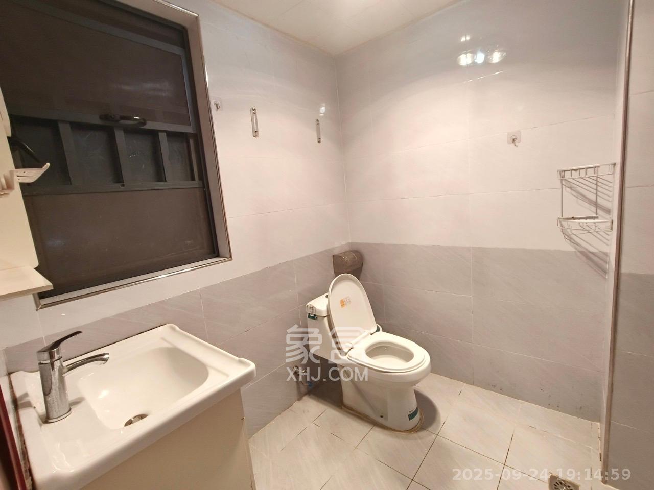 中交中央公园D4区 3室2厅2卫 2700.0元/月 中交中央公园D4区 3室2厅2卫 2700.0元/月室内图