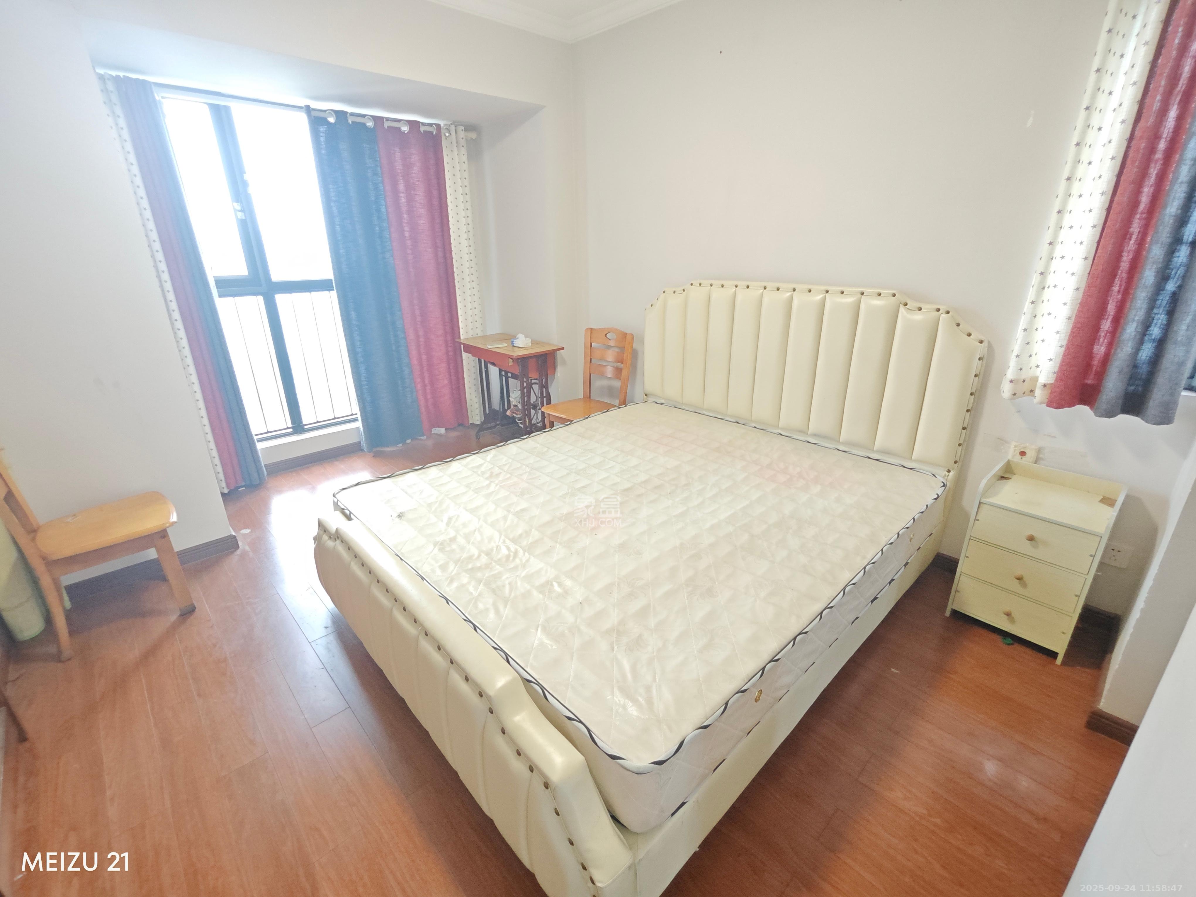 万科城  4室2厅2卫    3200.0元/月 万科城  4室2厅2卫    3200.0元/月