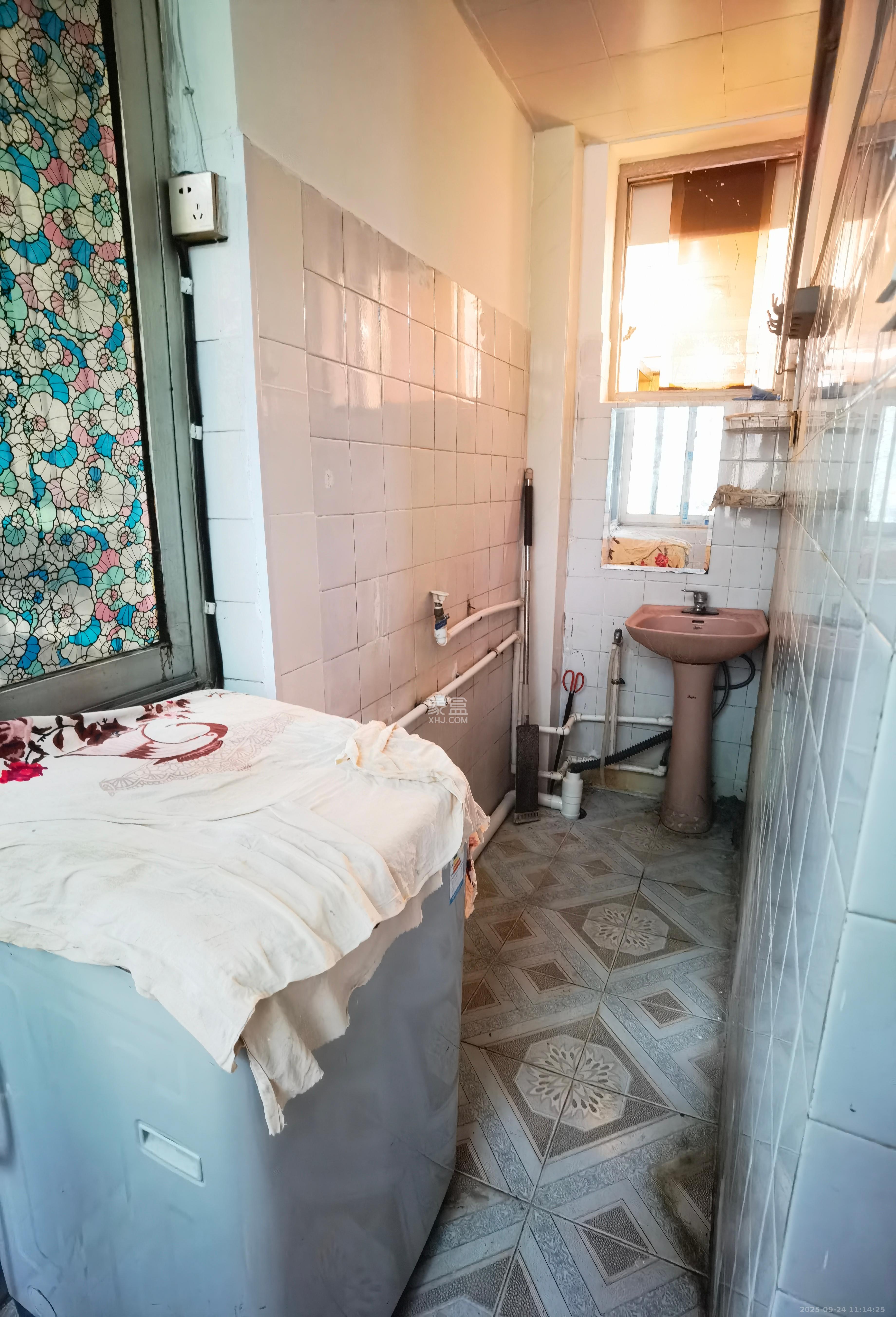 地质中学宿舍  2室2厅1卫    2200.0元/月室内图