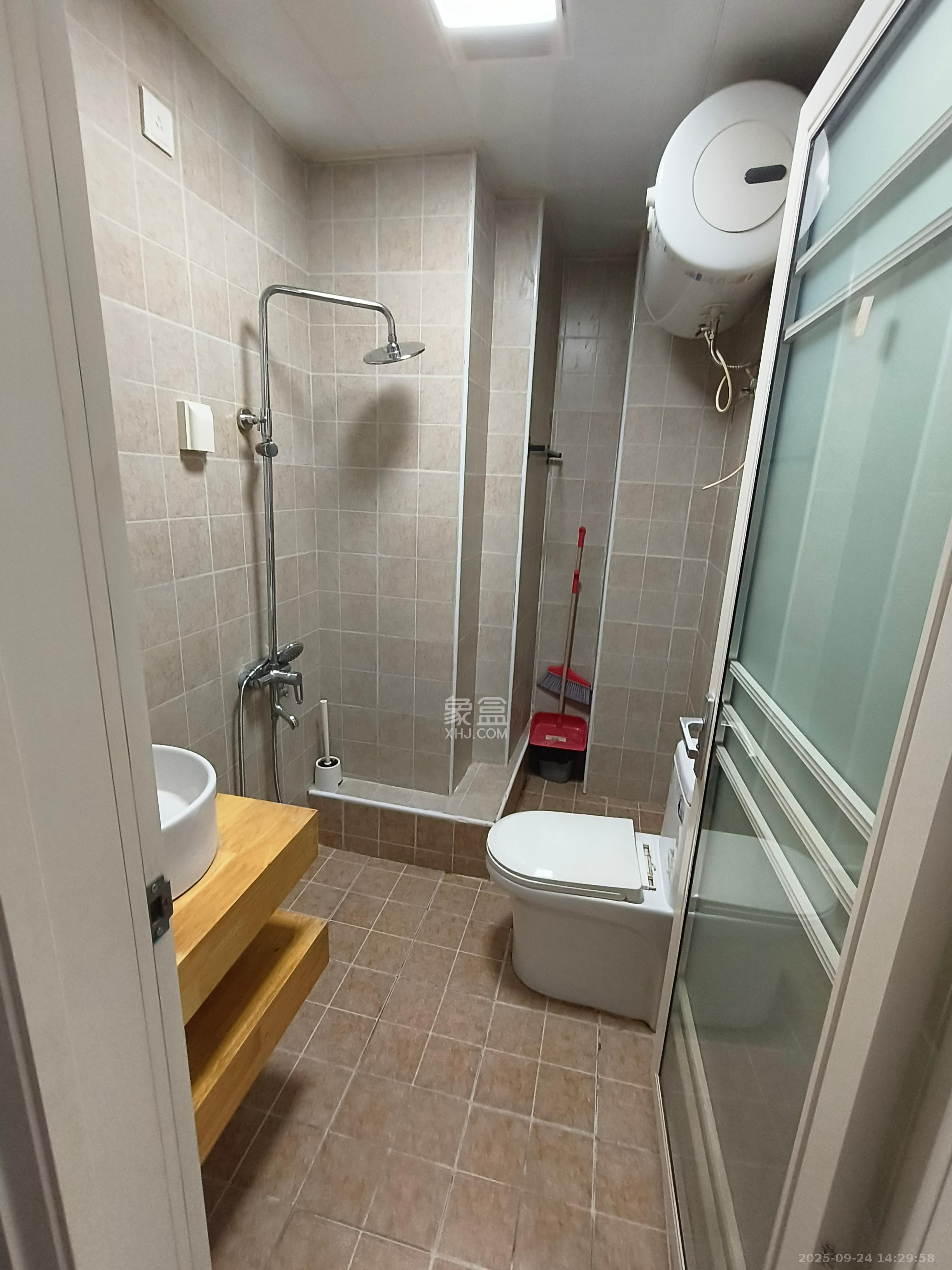 第六都(陆都小区) 1室1厅1卫 1700.0元/月 第六都(陆都小区) 1室1厅1卫 1700.0元/月室内图