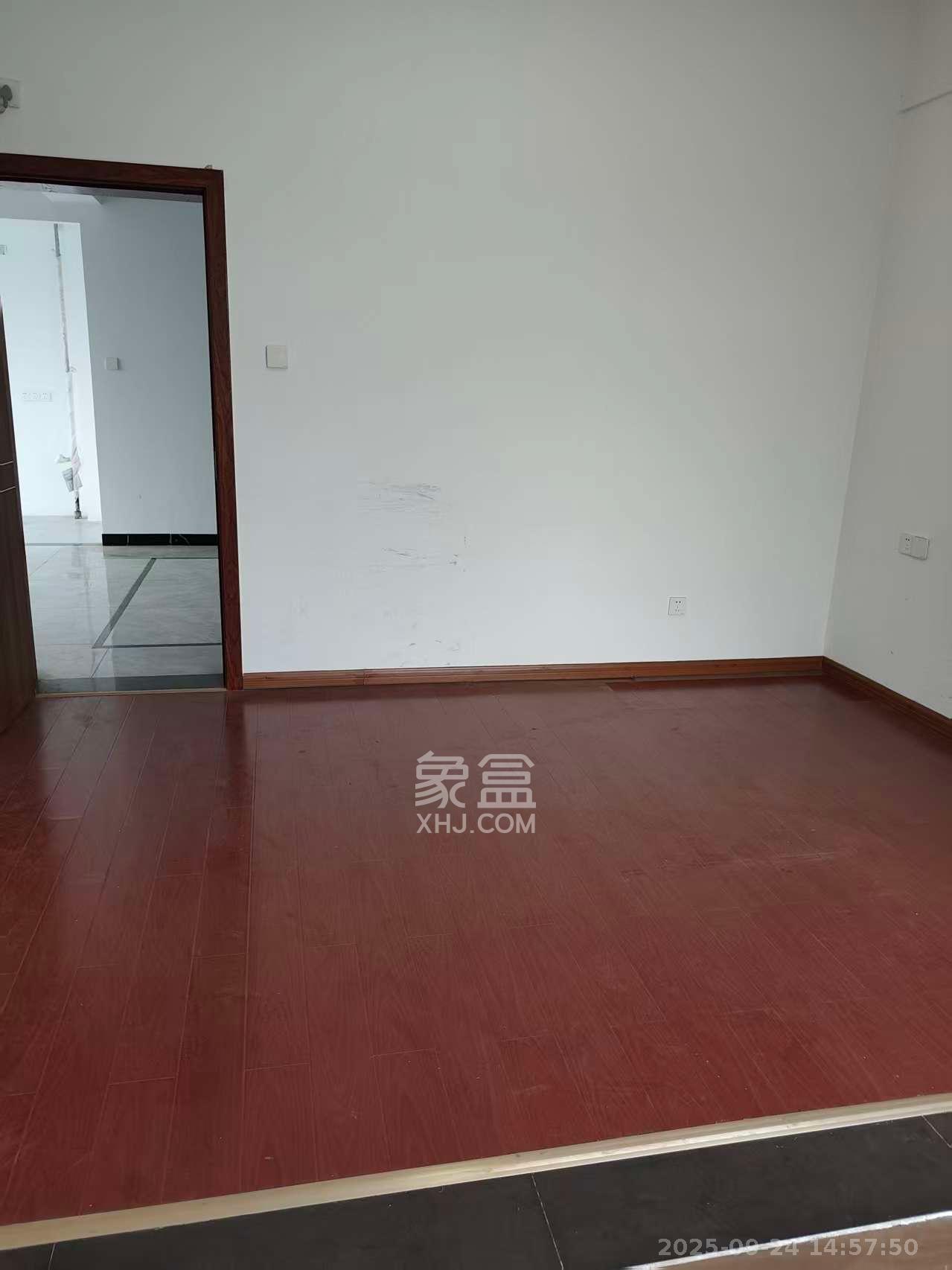 江南华府  2室2厅1卫    2400.0元/月 江南华府  2室2厅1卫    2400.0元/月室内图