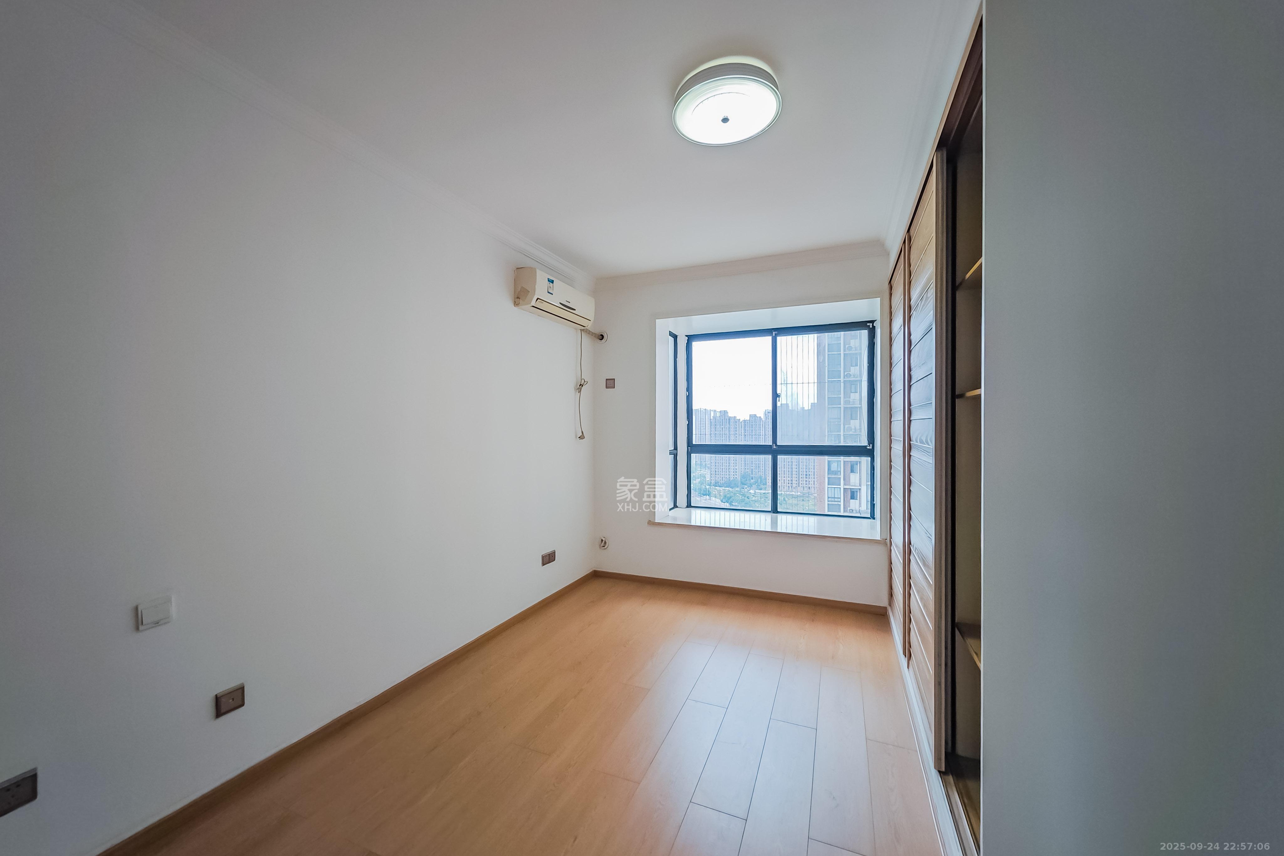 海拔东方 2室1厅1卫 76.8万 海拔东方 2室1厅1卫 76.8万卧室