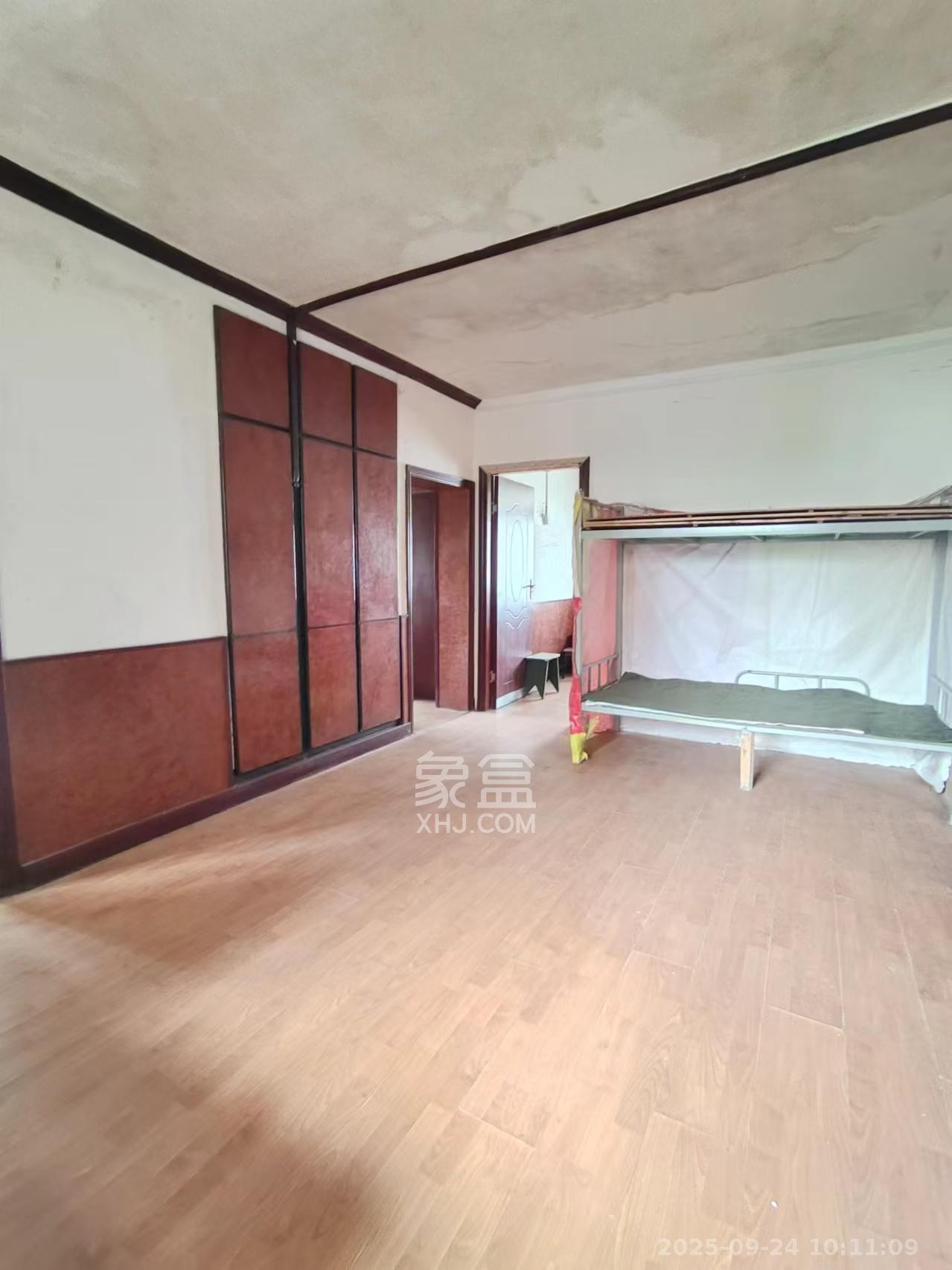 向韶村 3室1厅1卫 1600.0元/月 向韶村 3室1厅1卫 1600.0元/月室内图