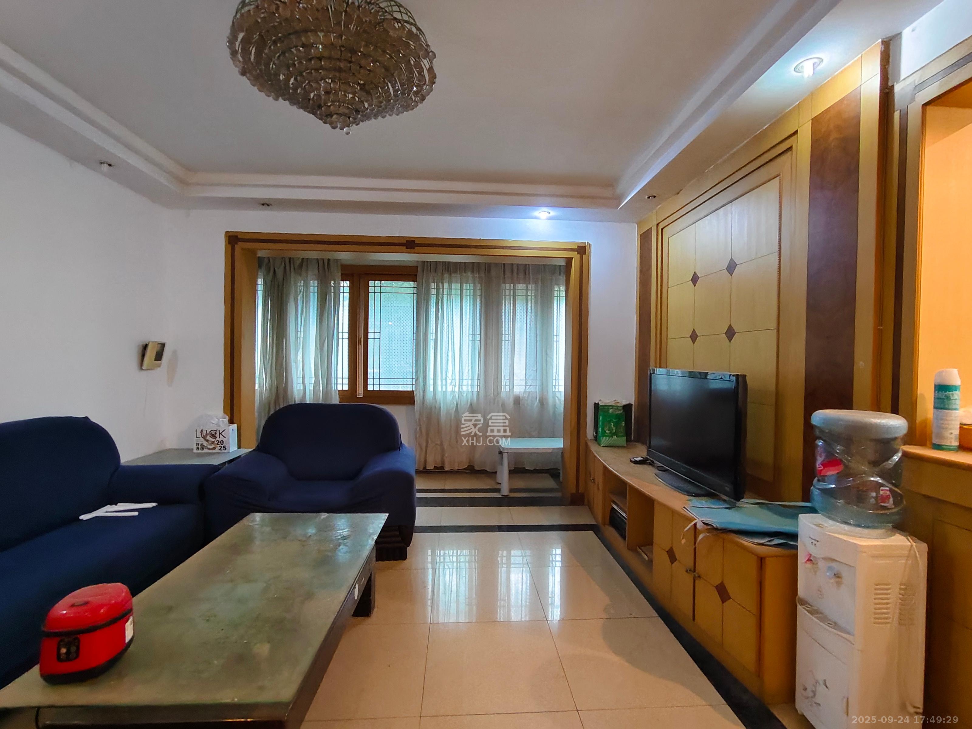 电信花园  3室2厅2卫    2200.0元/月室内图