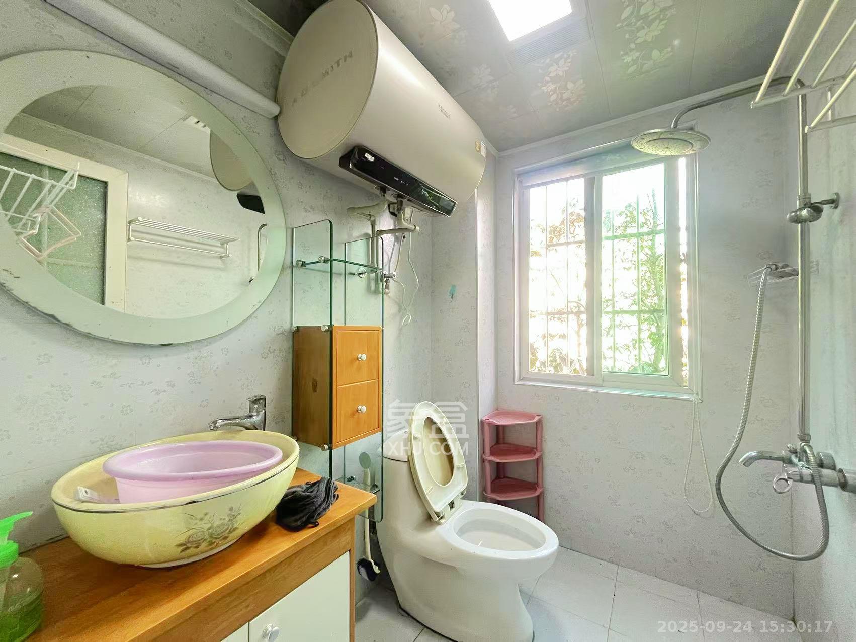 恩瑞麓山名园(龙王港小区) 3室2厅2卫 2300.0元/月 恩瑞麓山名园(龙王港小区) 3室2厅2卫 2300.0元/月室内图