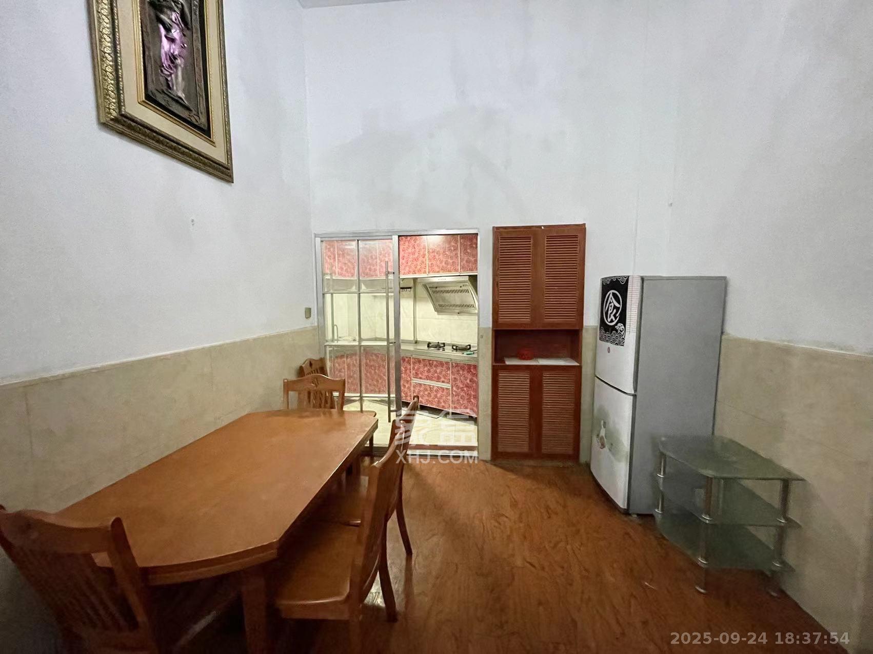 高信向日葵 2室2厅2卫 2000.0元/月 高信向日葵 2室2厅2卫 2000.0元/月室内图