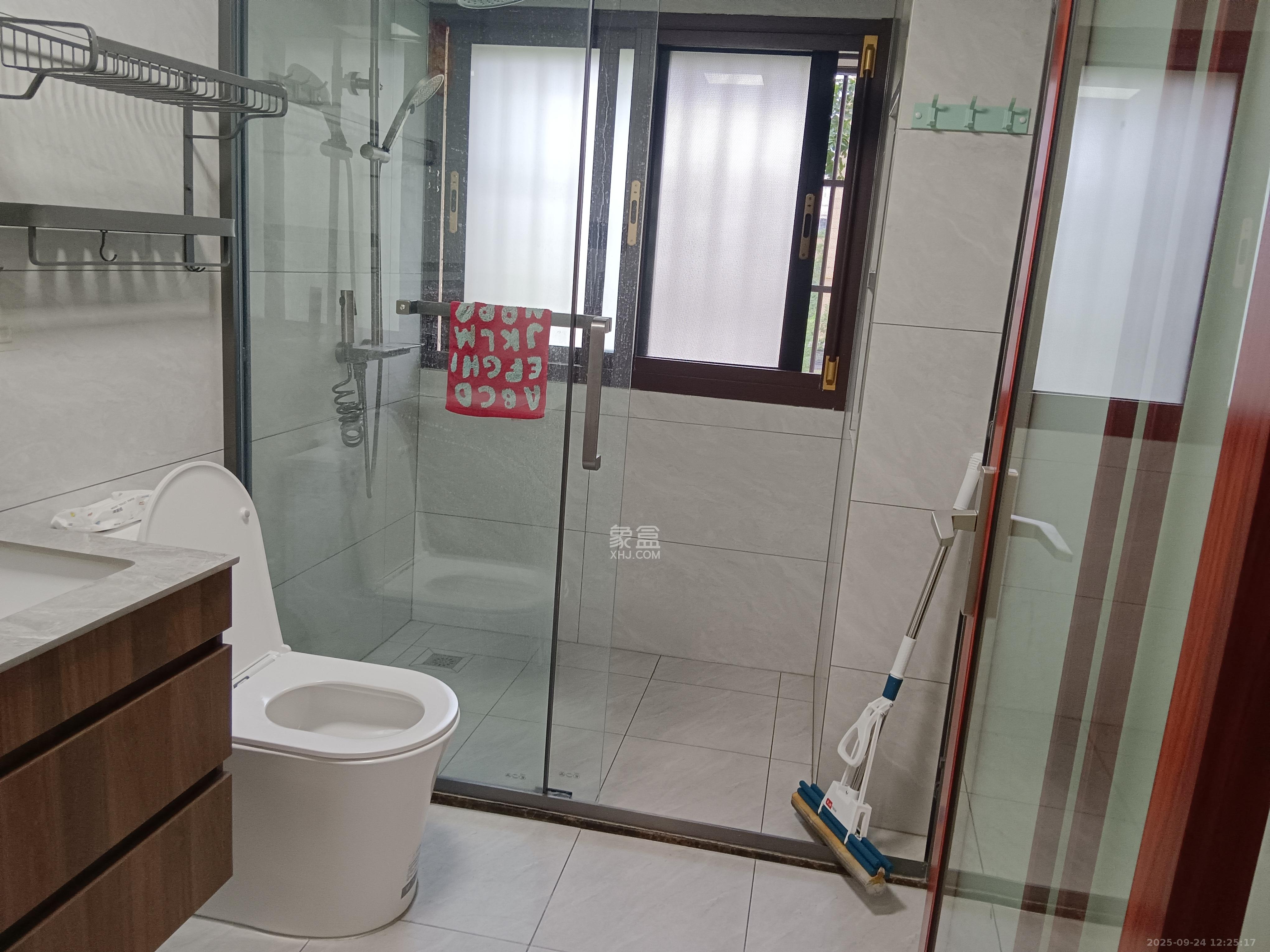 东方美地  4室2厅2卫    4000.0元/月室内图