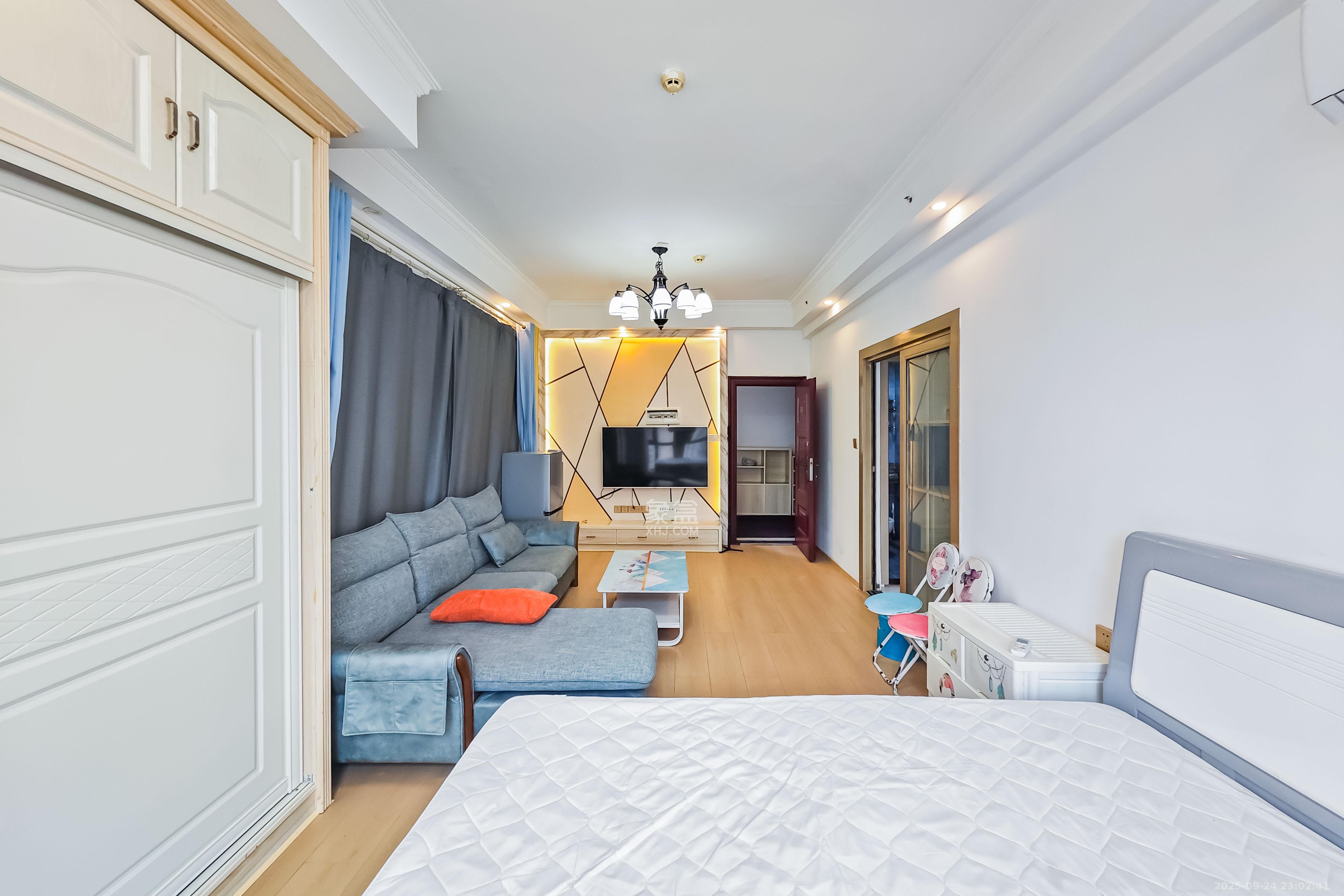 V领寓(岭南家园)  1室1厅1卫    48.0万 V领寓(岭南家园)  1室1厅1卫    48.0万客厅