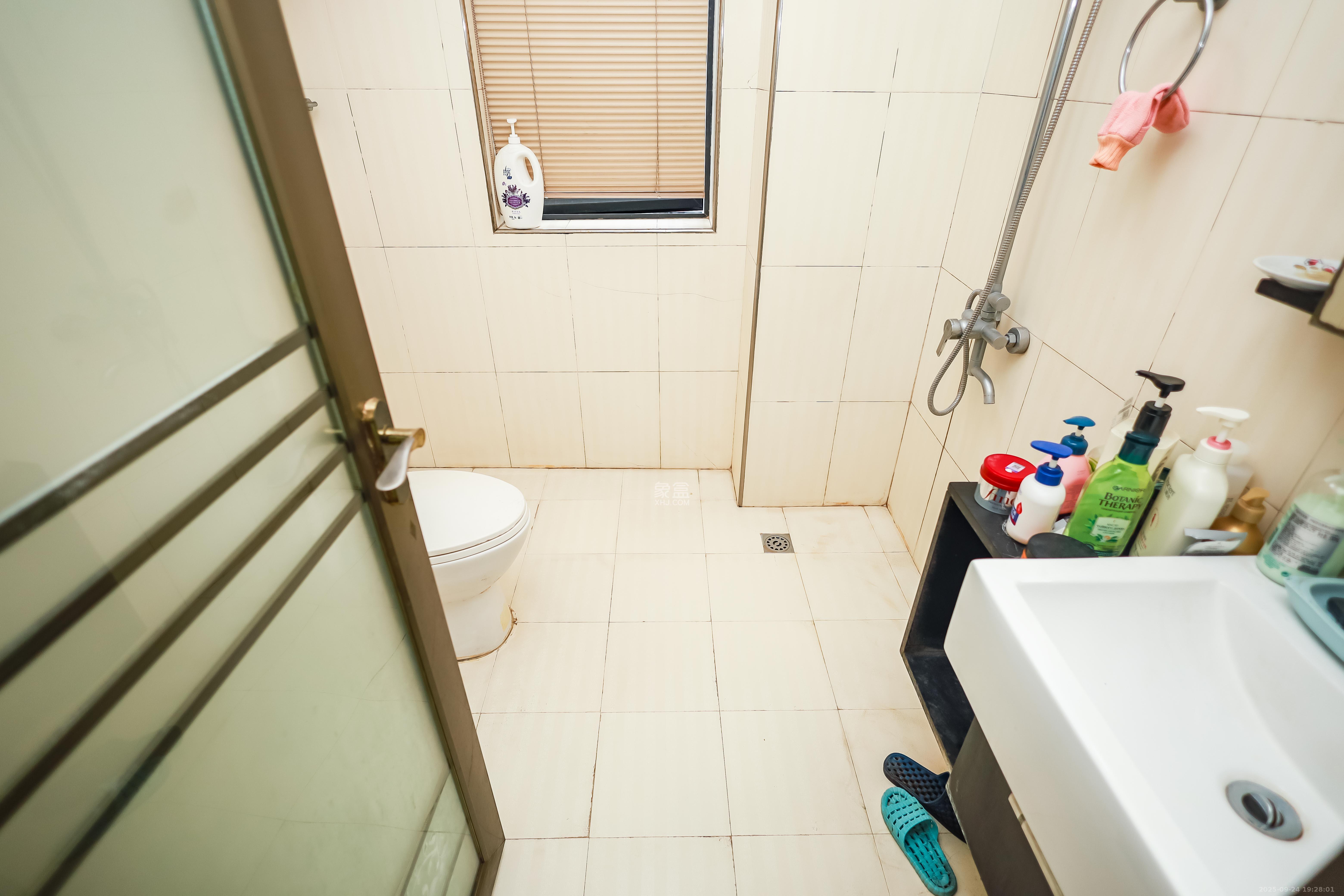 莱茵城 3室2厅1卫 106.0万 莱茵城 3室2厅1卫 106.0万卫生间