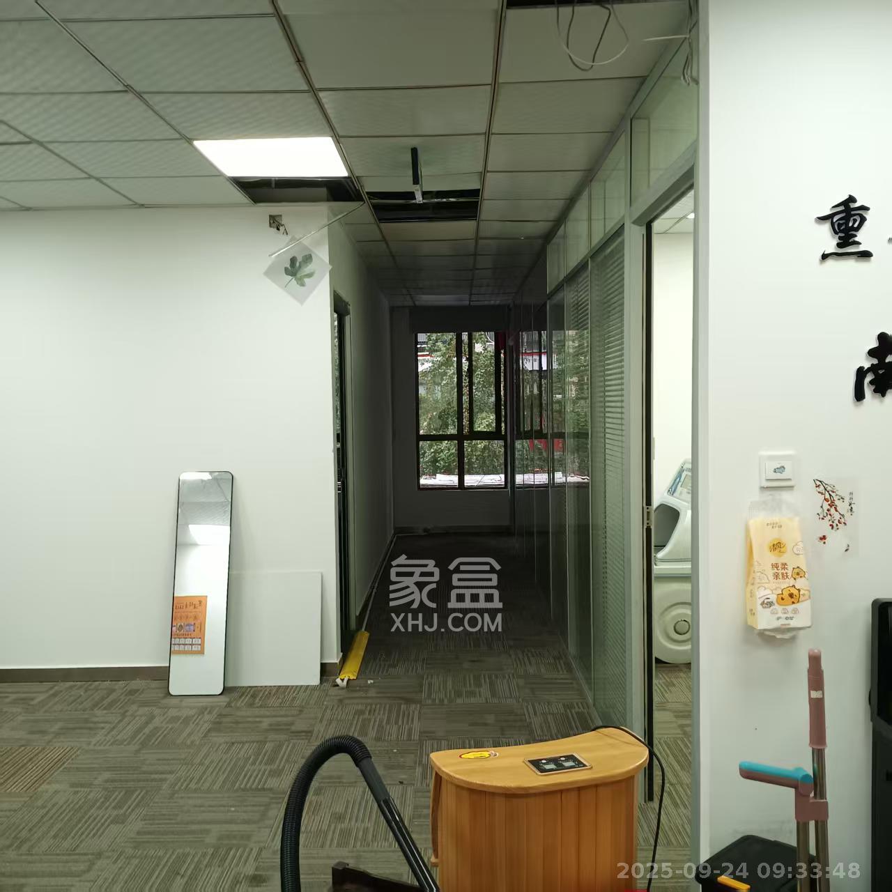 华润凤凰城三期   220.0㎡      3500.0元/月室内图