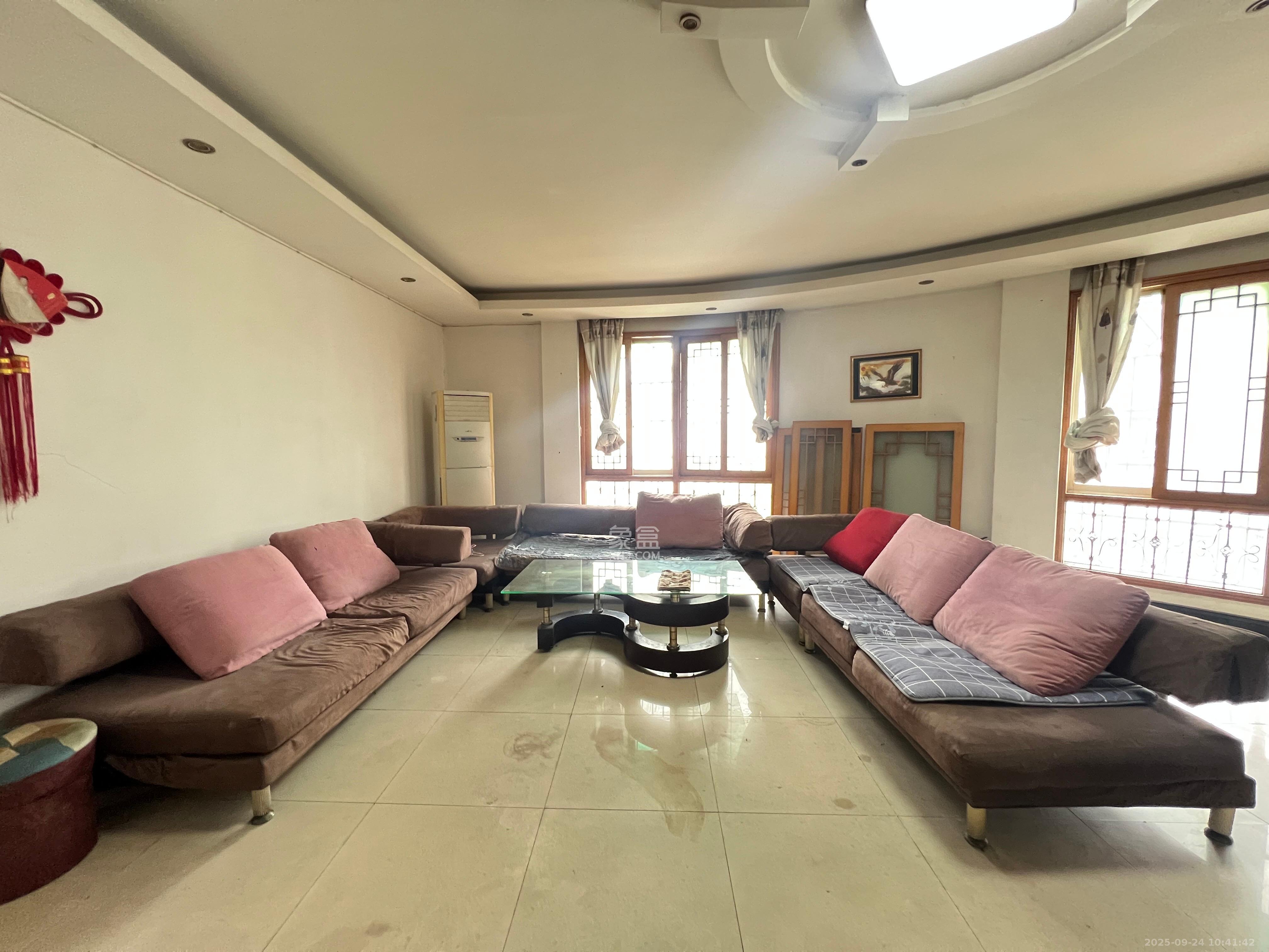 人民新村 3室2厅1卫 2200.0元/月 人民新村 3室2厅1卫 2200.0元/月室内图