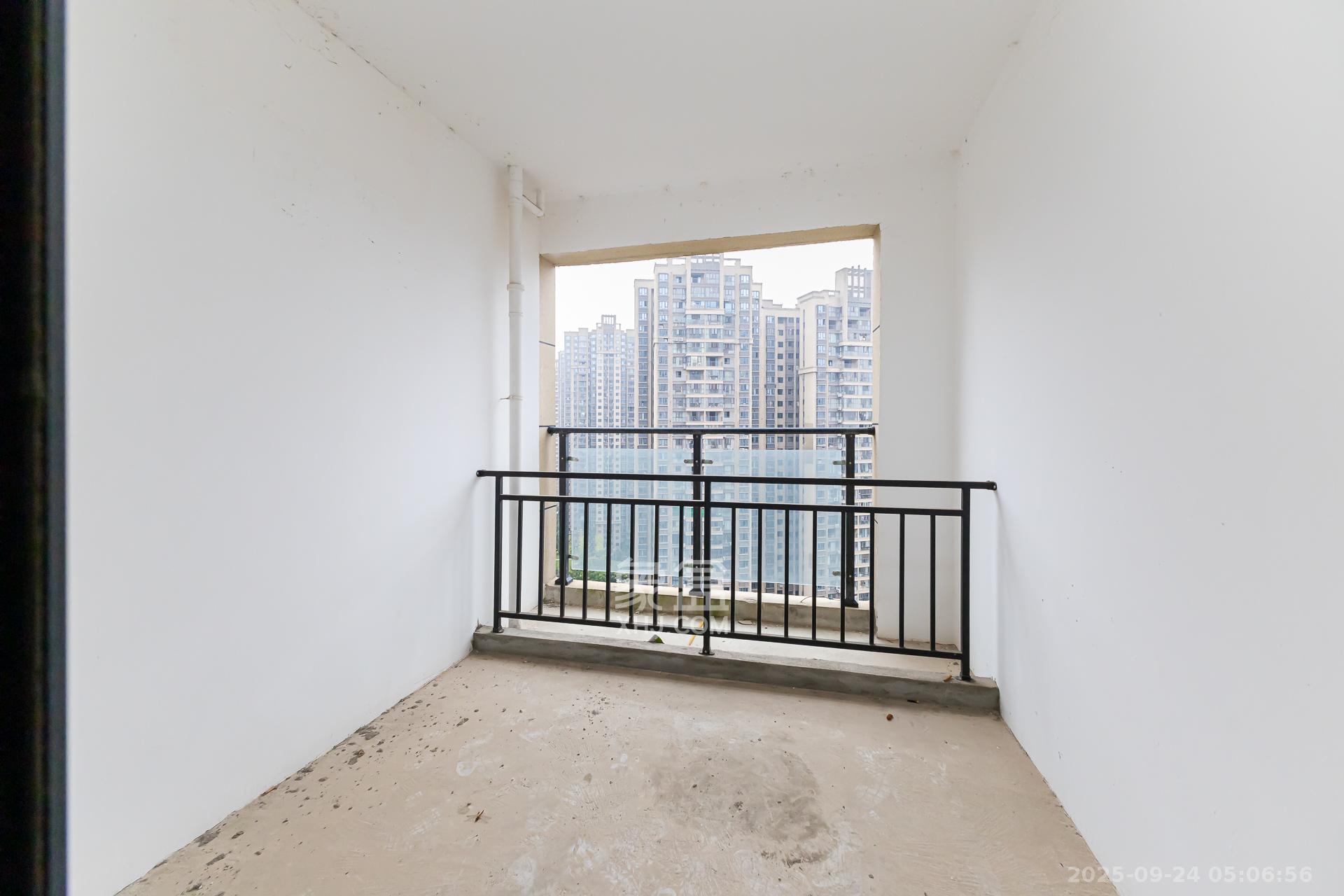 明发阅江悦府 5室2厅2卫 99.8万 明发阅江悦府 5室2厅2卫 99.8万卧室