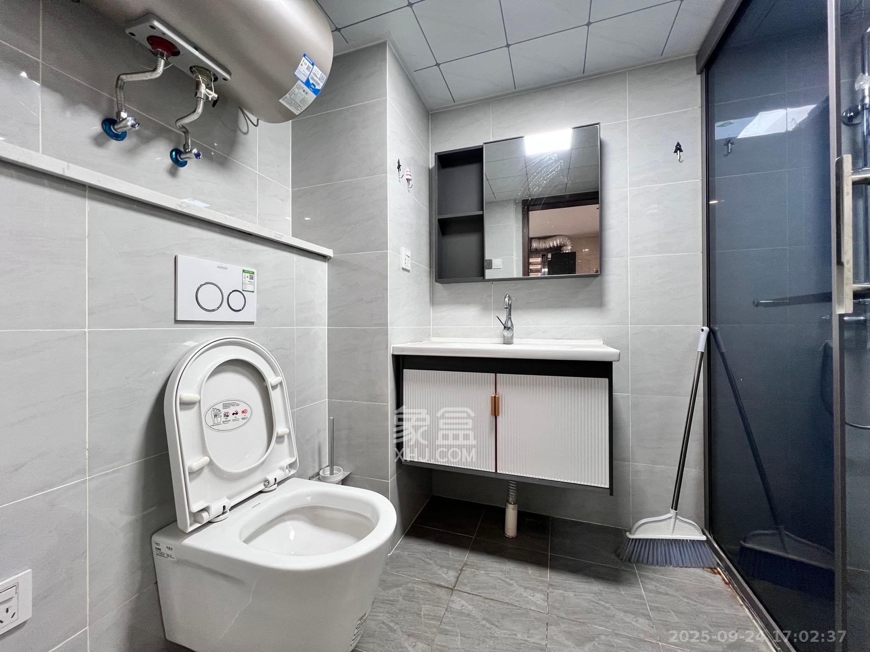 藏珑湖上公馆  1室1厅1卫    2000.0元/月室内图