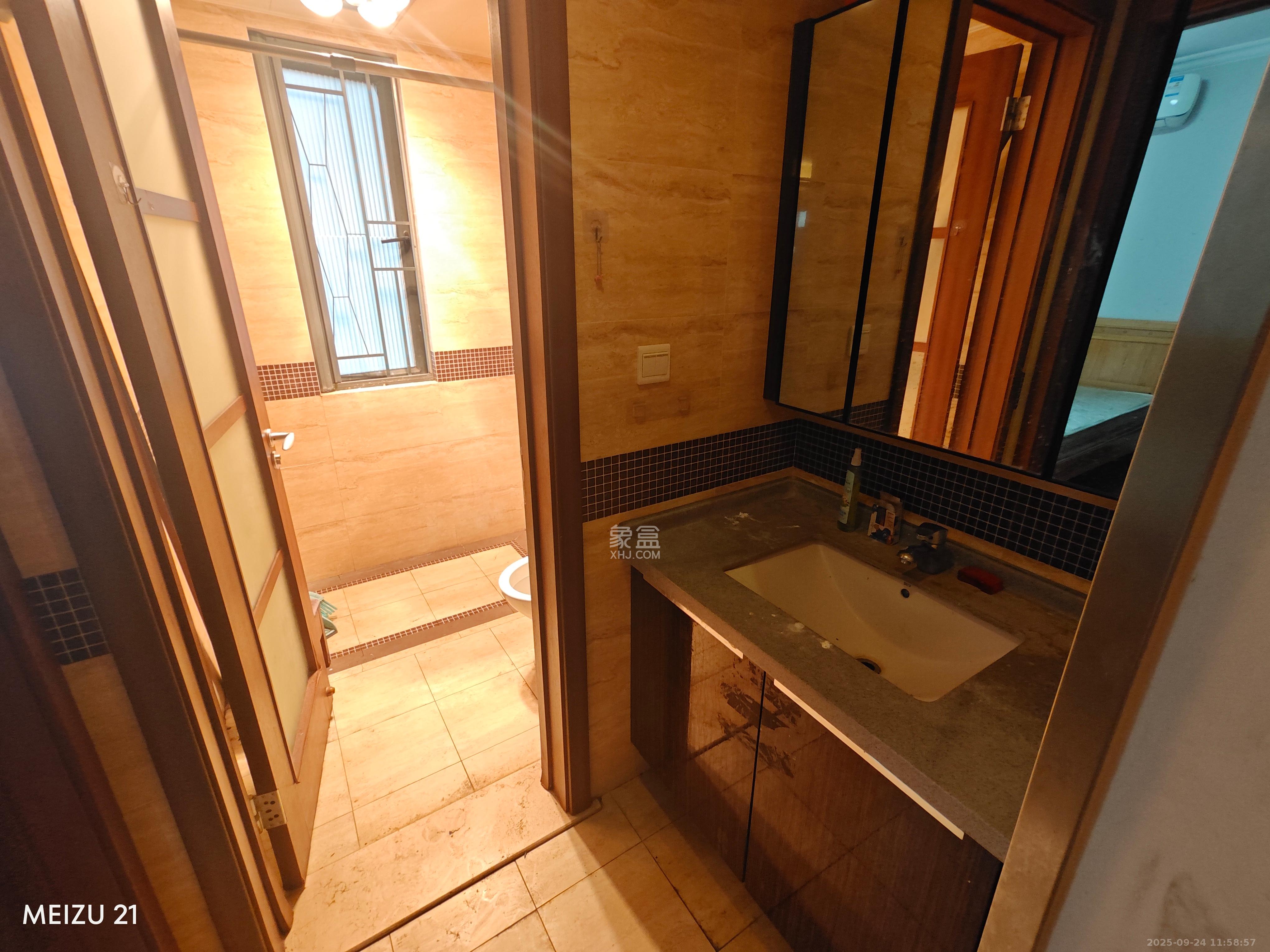 万科城 4室2厅2卫 3200.0元/月 万科城 4室2厅2卫 3200.0元/月室内图