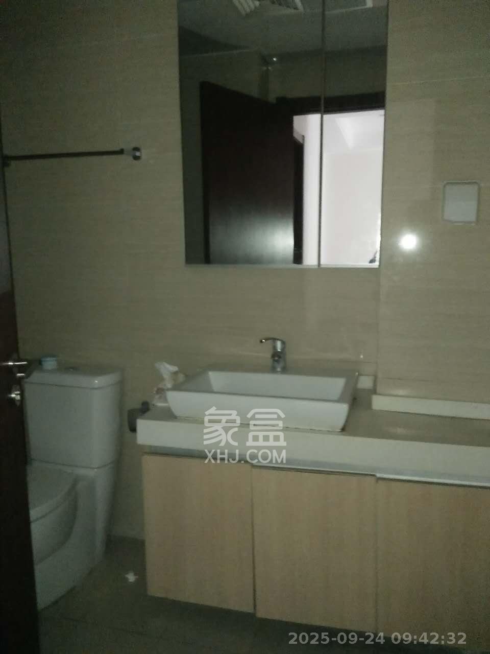 绿地公馆(绿地名邸) 3室2厅1卫 2500.0元/月 绿地公馆(绿地名邸) 3室2厅1卫 2500.0元/月室内图