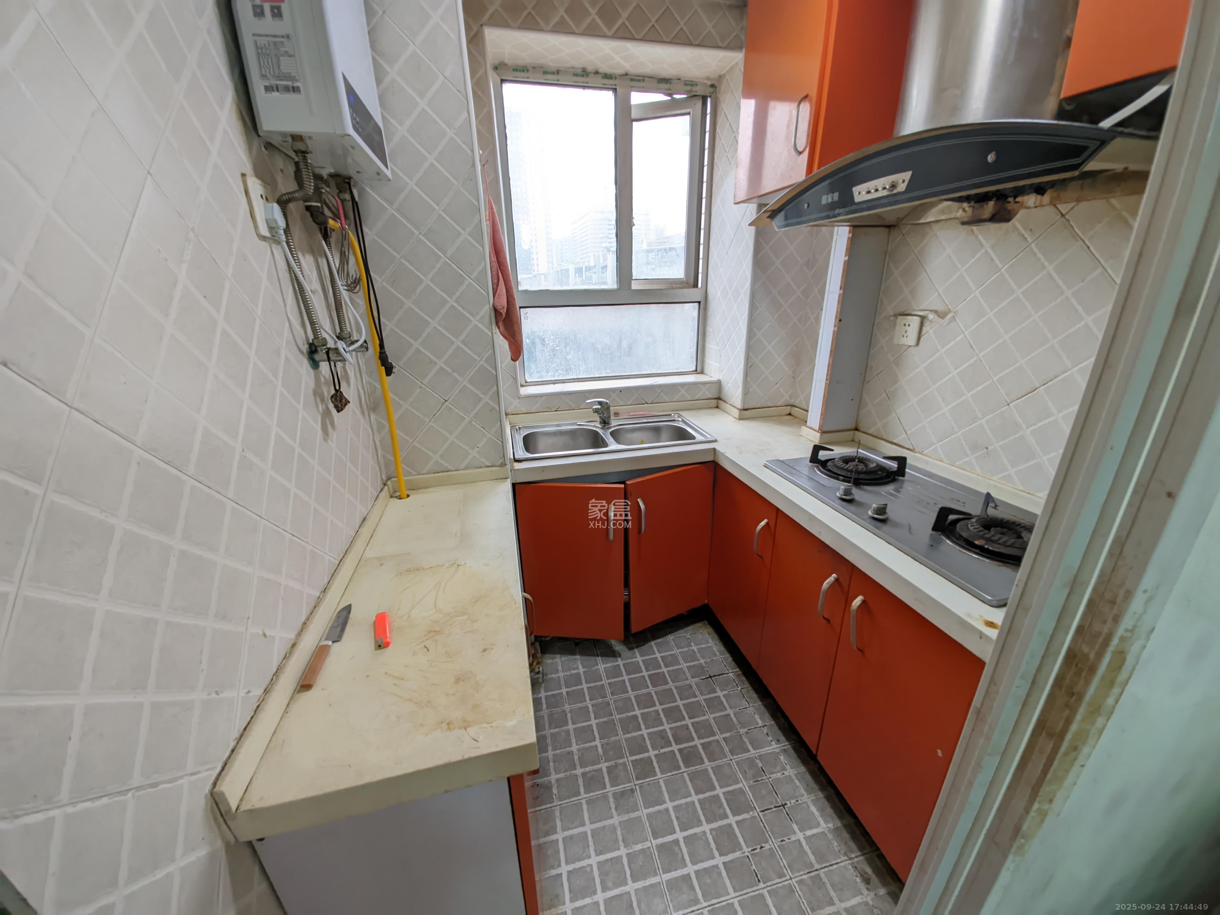 左岸右岸 1室1厅1卫 1400.0元/月 左岸右岸 1室1厅1卫 1400.0元/月室内图