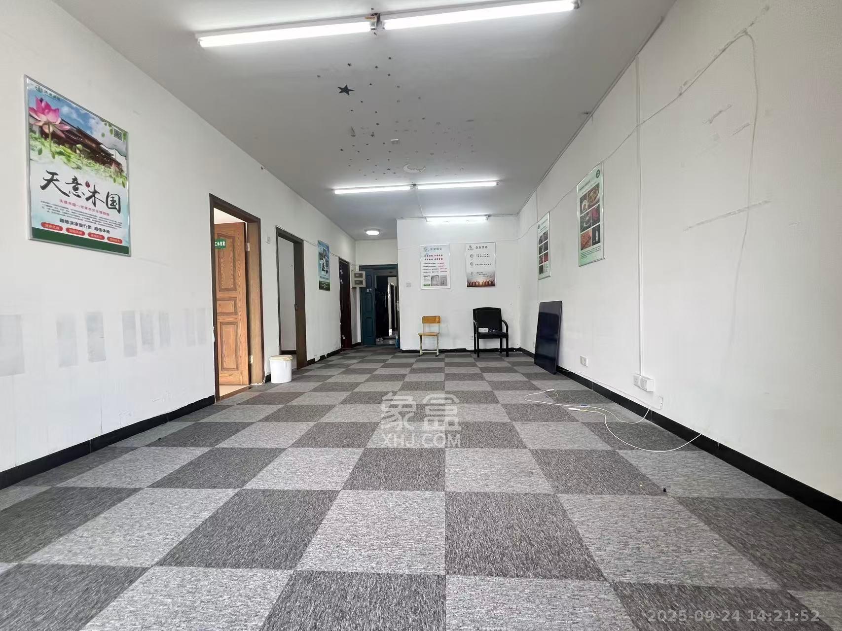 兴威名座 2室2厅1卫 2500.0元/月 兴威名座 2室2厅1卫 2500.0元/月室内图