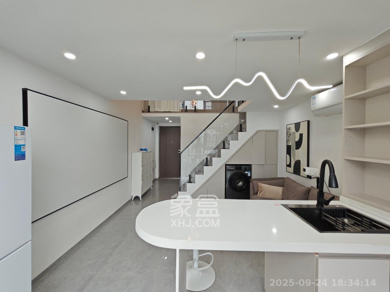 卓越中寰 1室0厅0卫 3200.0元/月 卓越中寰 1室0厅0卫 3200.0元/月室内图