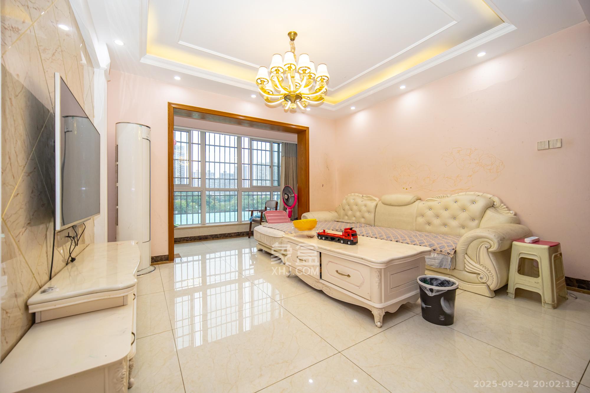 时代星空 3室2厅2卫 81.0万 时代星空 3室2厅2卫 81.0万客厅