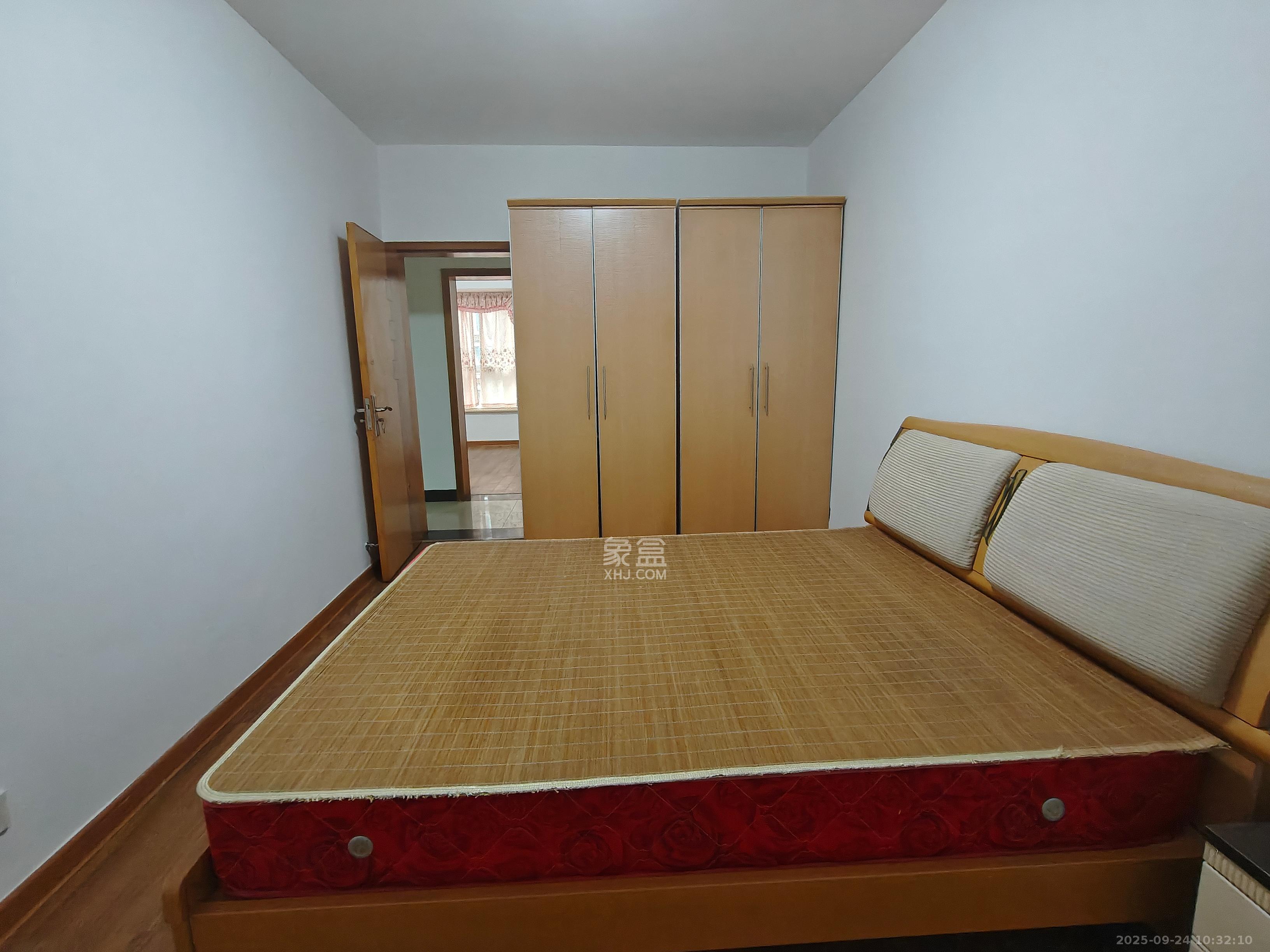 晶华美地  3室2厅1卫    2000.0元/月室内图