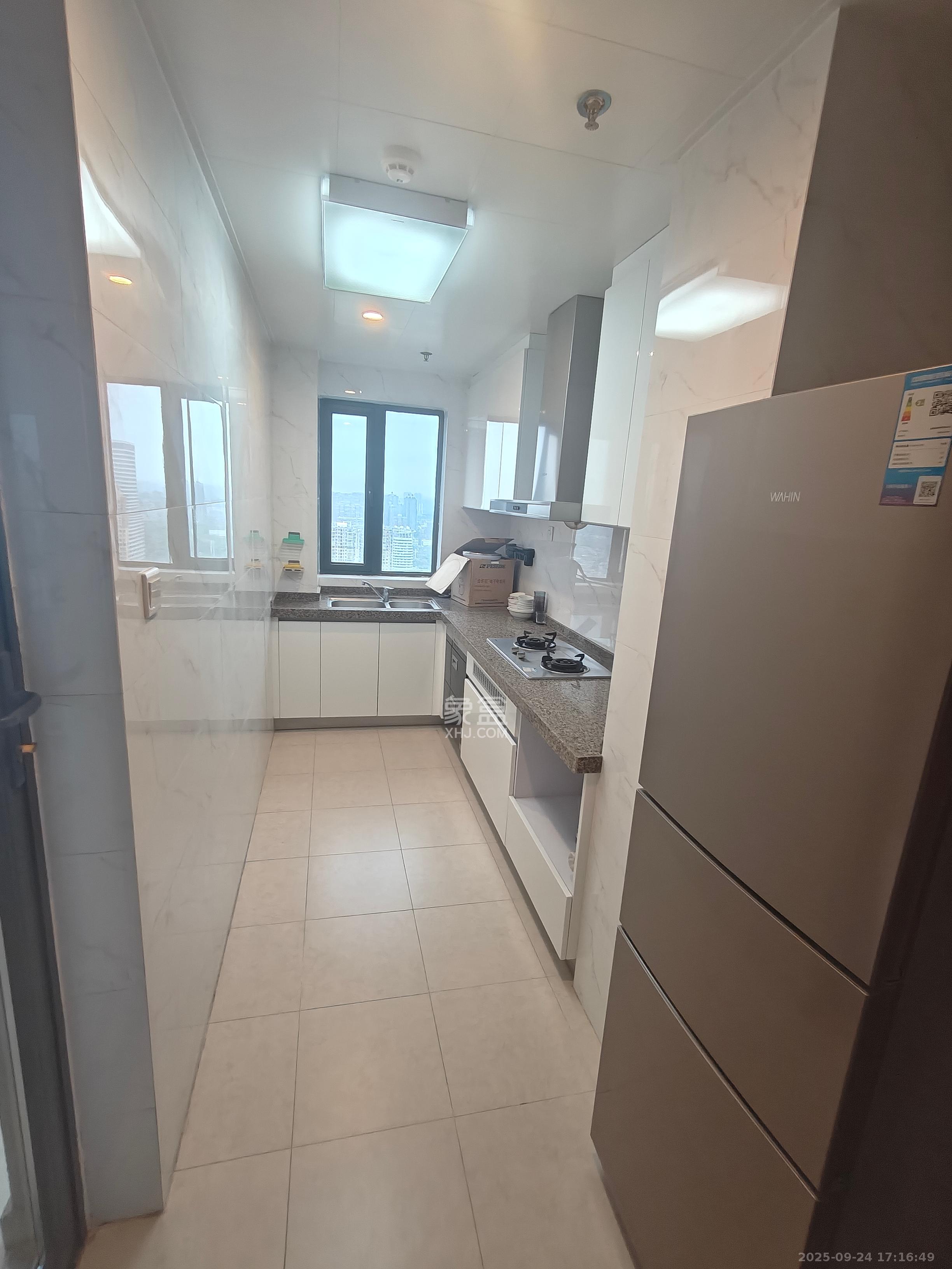 恒大翡翠华庭 3室2厅2卫 2000.0元/月 恒大翡翠华庭 3室2厅2卫 2000.0元/月室内图