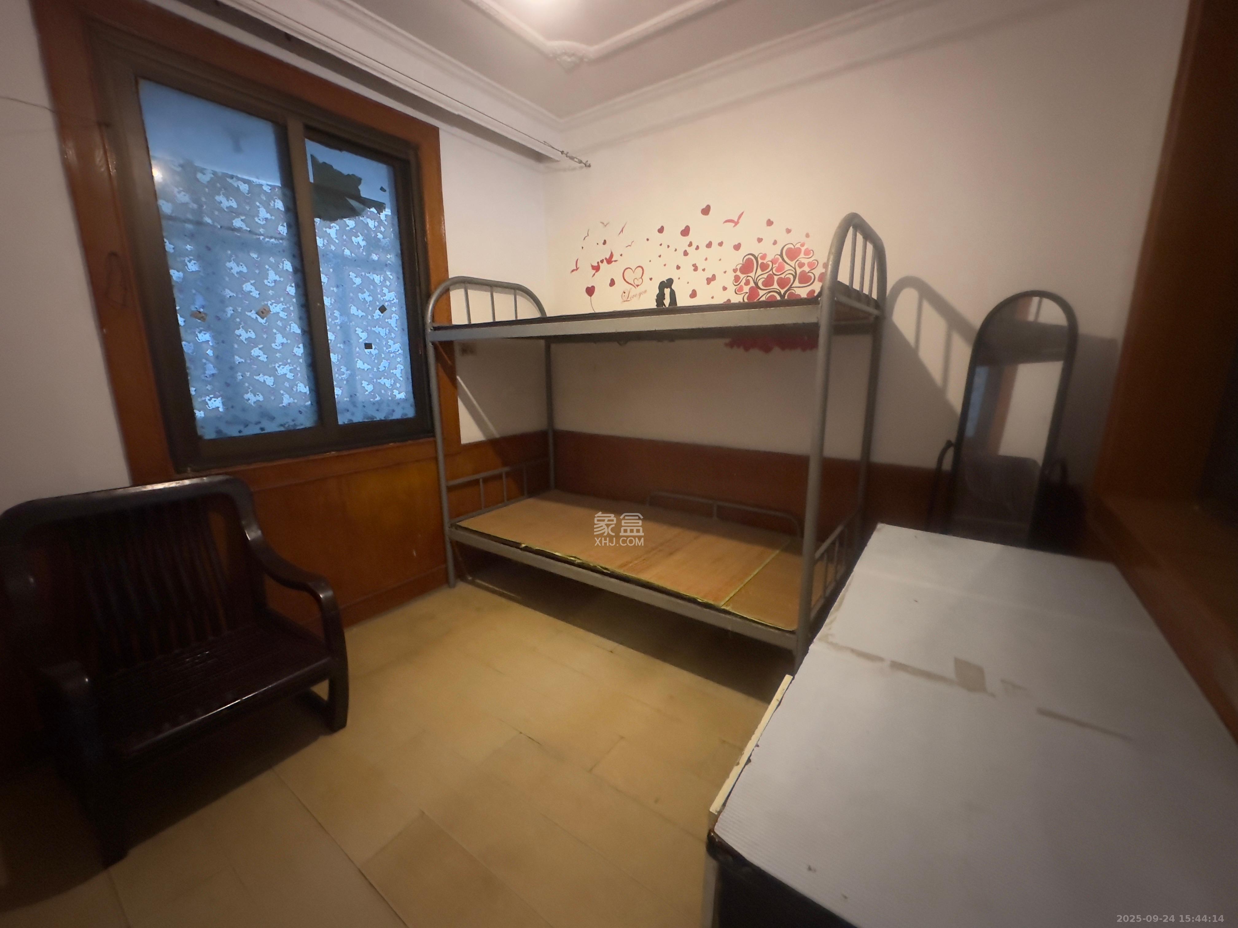 芙蓉区工商局宿舍（五里牌社区物业服务中心）  3室1厅1卫   1400.00元/月室内图