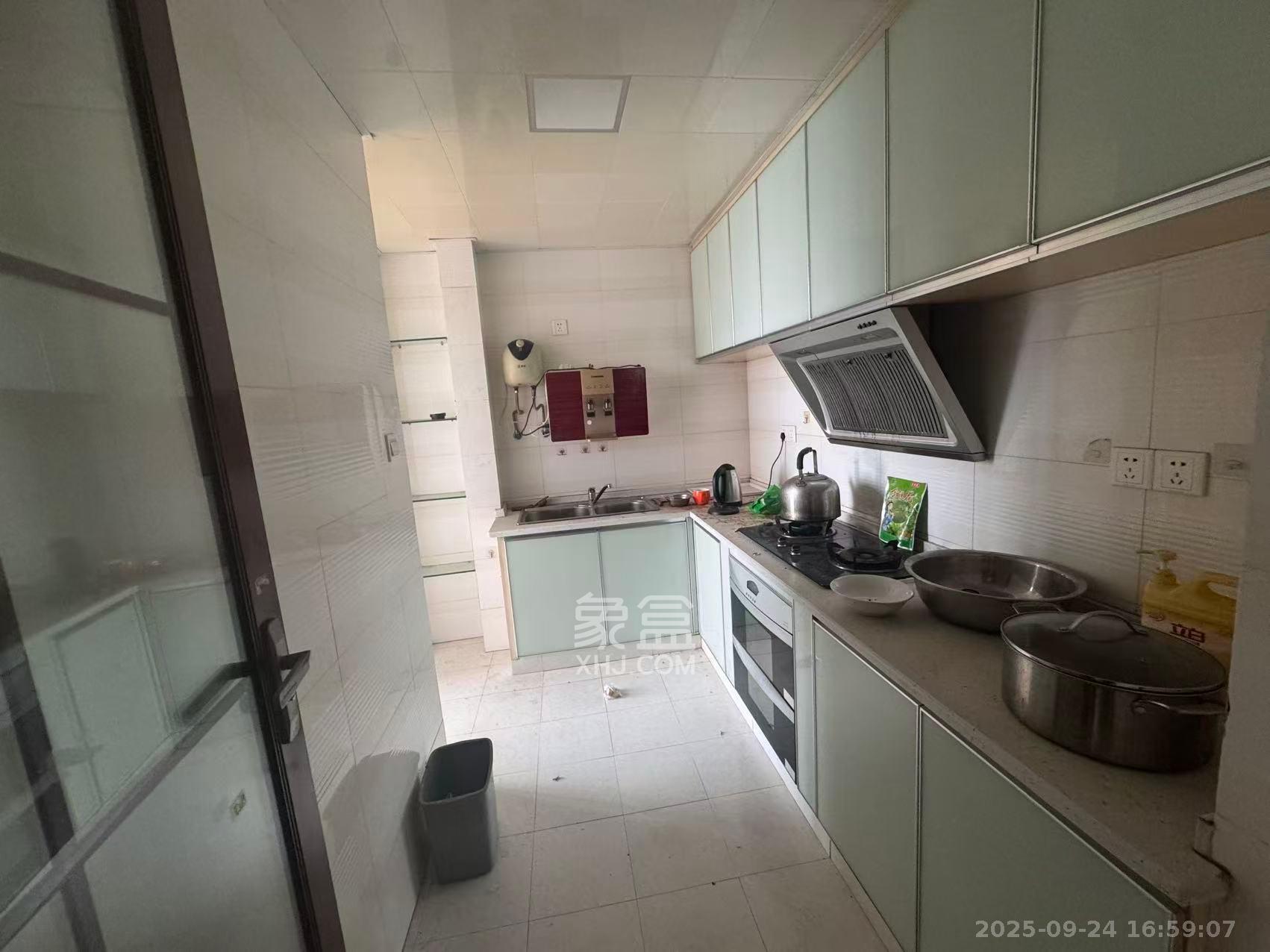 中房F联邦 3室2厅2卫 1900.0元/月 中房F联邦 3室2厅2卫 1900.0元/月室内图