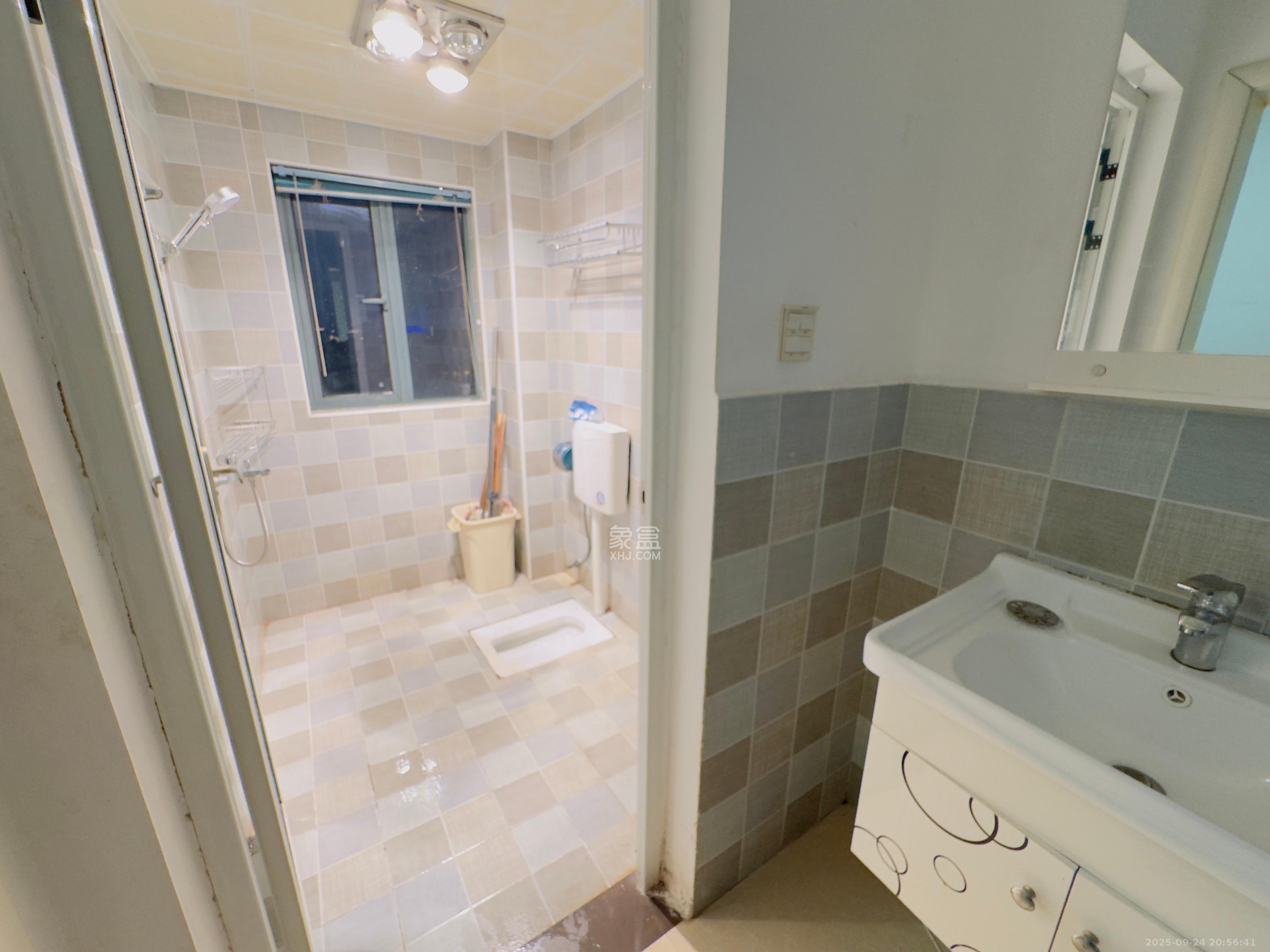 荣盛花语书苑 3室2厅1卫 2800.0元/月 荣盛花语书苑 3室2厅1卫 2800.0元/月室内图