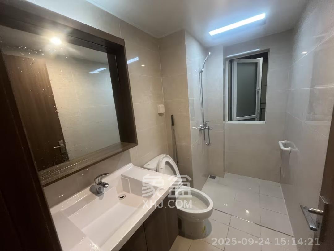 保利香槟国际  3室2厅2卫    2400.0元/月室内图