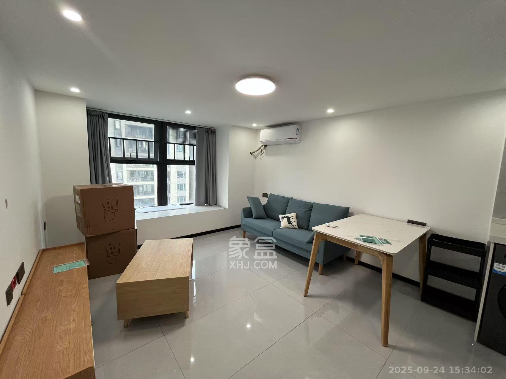 龙湖新壹城  1室0厅0卫    2000.0元/月 龙湖新壹城  1室0厅0卫    2000.0元/月室内图