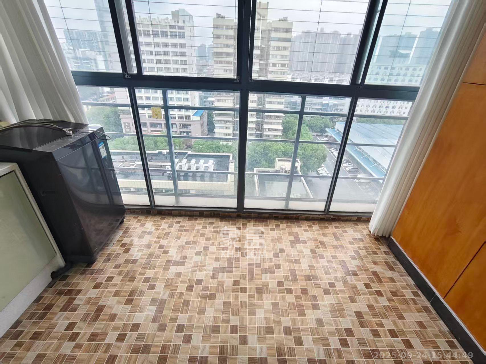 银港水晶城 2室2厅1卫 2000.0元/月 银港水晶城 2室2厅1卫 2000.0元/月室内图