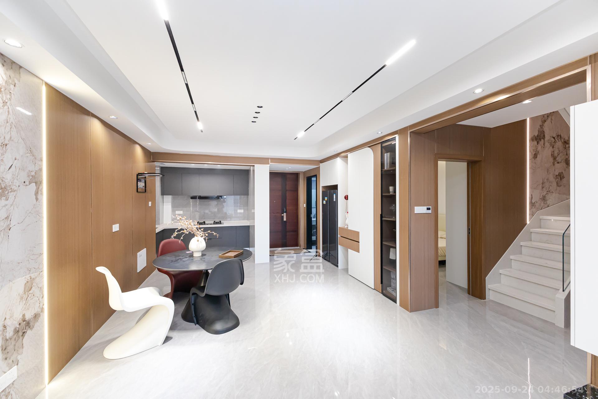 润和湘江天地AB区 4室2厅2卫 128.8万 润和湘江天地AB区 4室2厅2卫 128.8万客厅