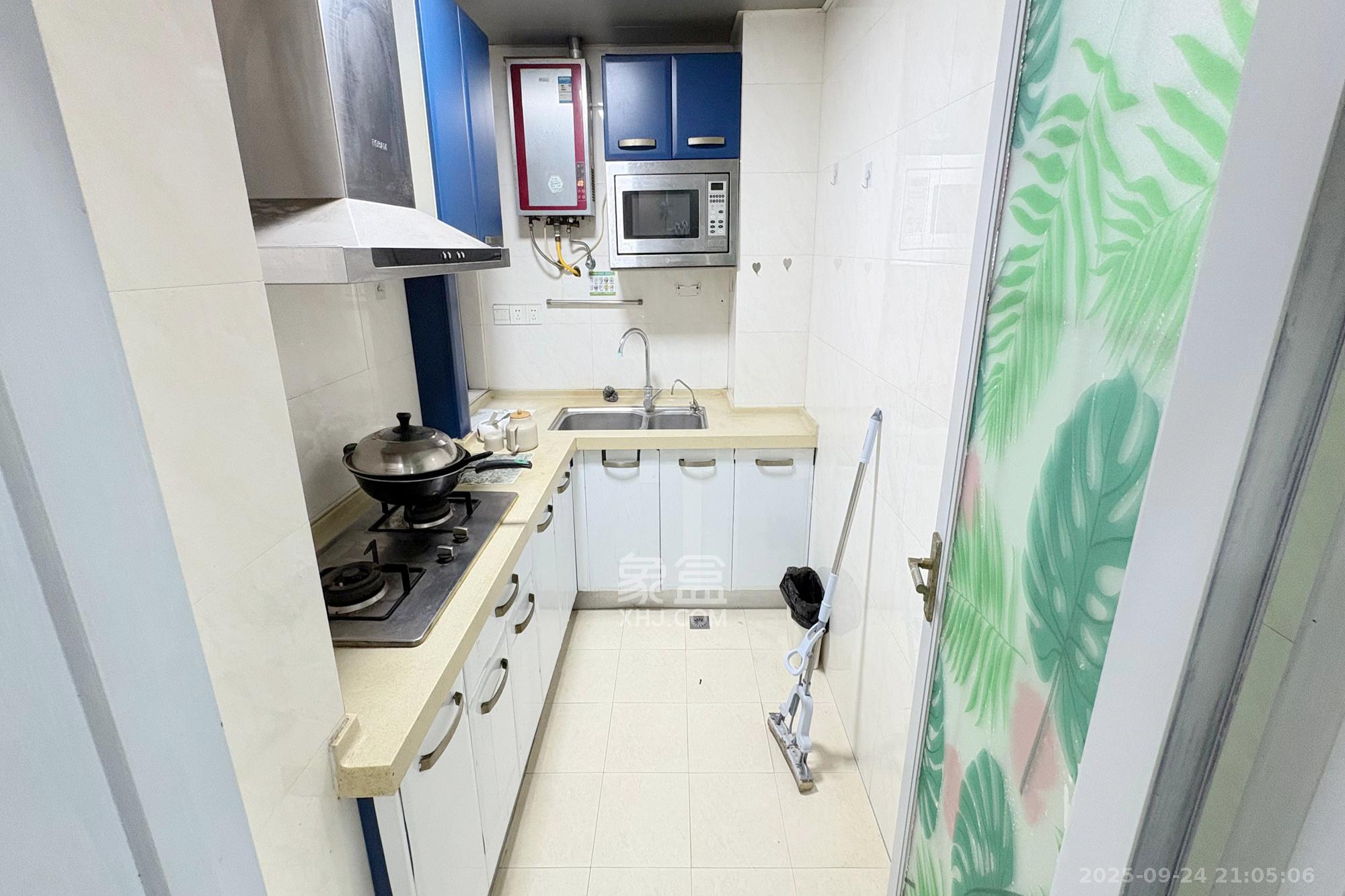 五一大道202(中环壹世界) 3室2厅1卫 130.0万 五一大道202(中环壹世界) 3室2厅1卫 130.0万厨房