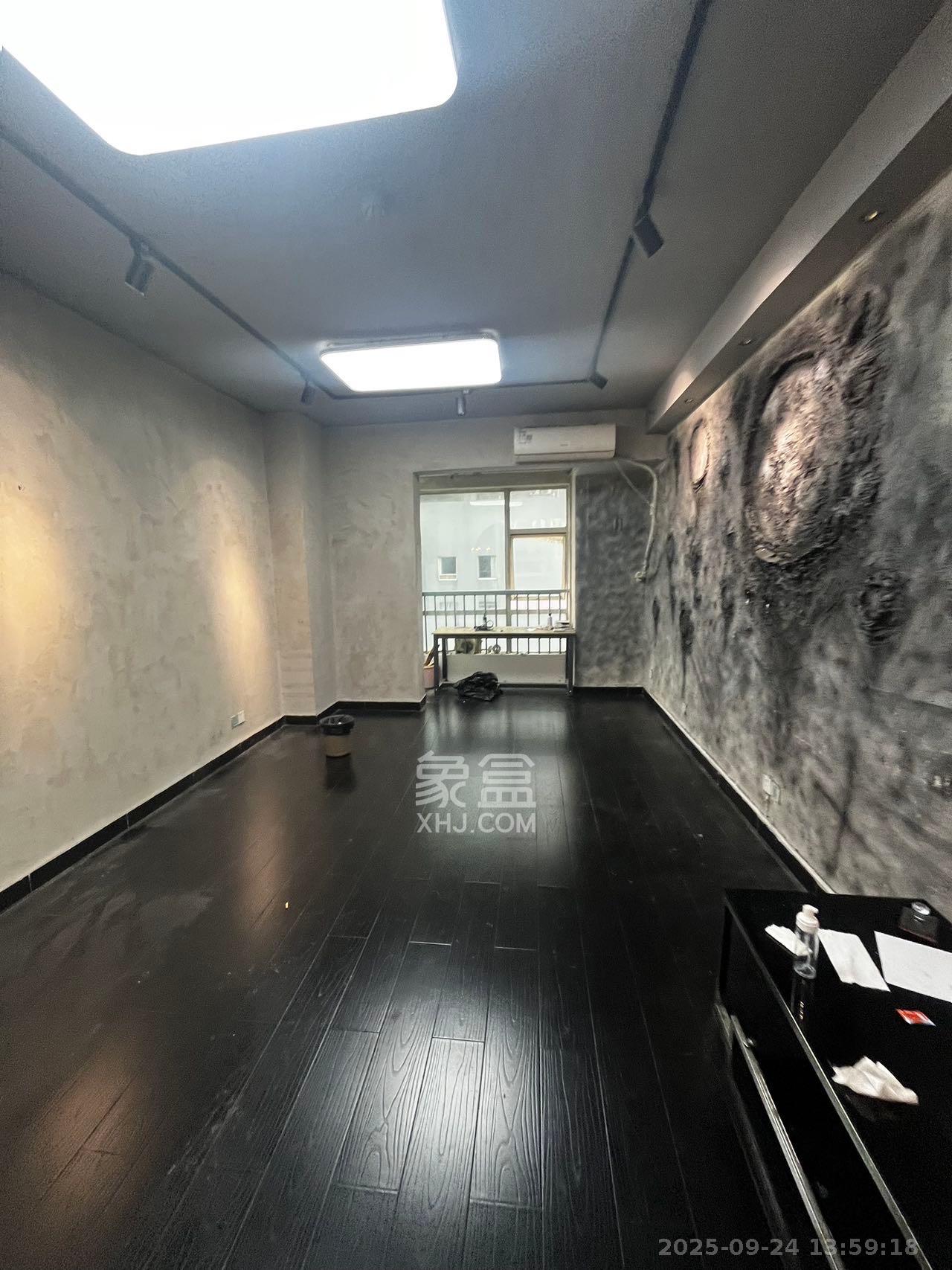 五一新干线 1室1厅1卫 2800.0元/月 五一新干线 1室1厅1卫 2800.0元/月室内图