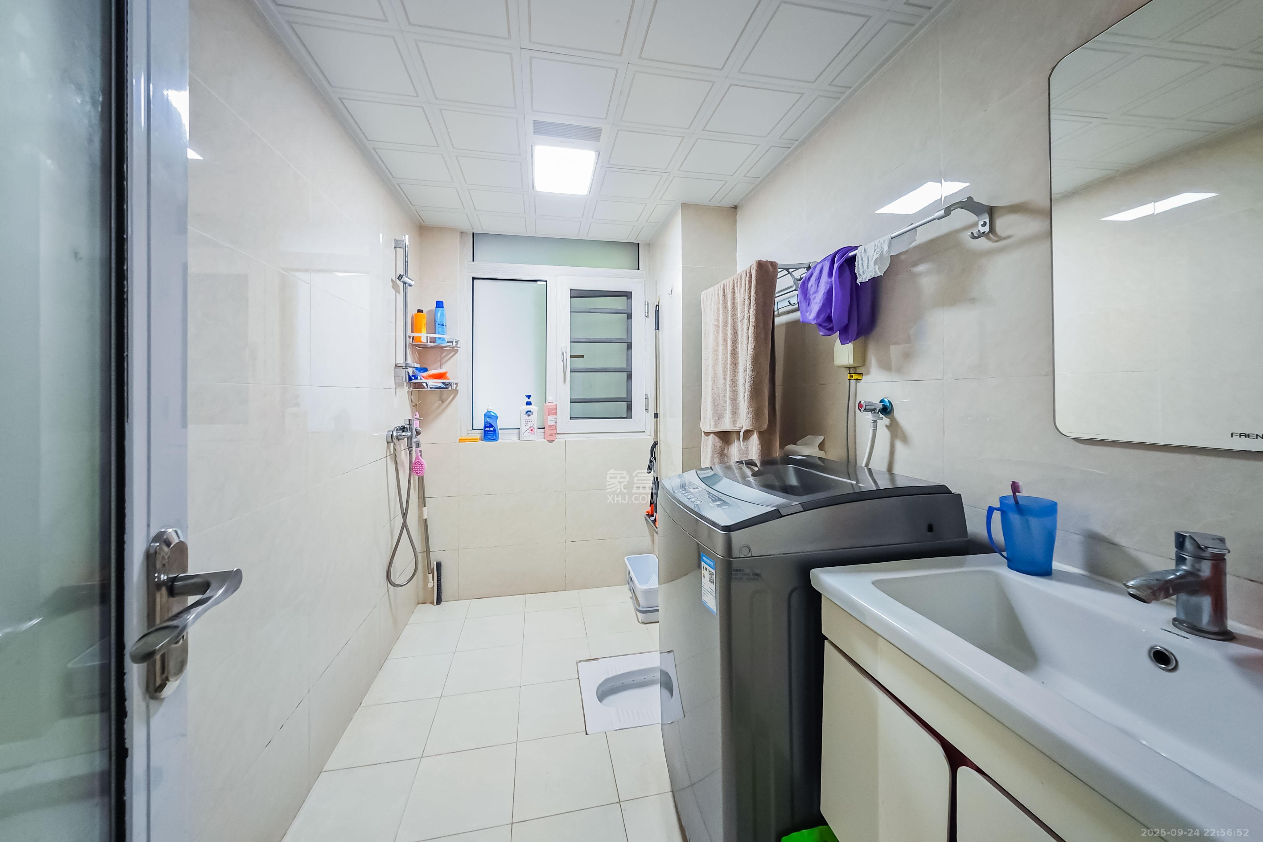 绿地之窗 4室2厅2卫 122.0万 绿地之窗 4室2厅2卫 122.0万卫生间