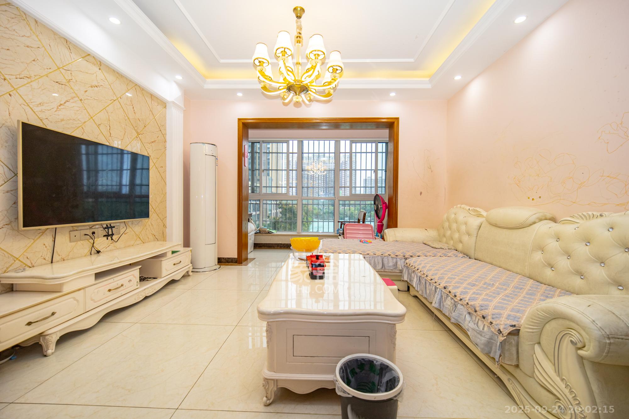 时代星空 3室2厅2卫 81.0万 时代星空 3室2厅2卫 81.0万客厅