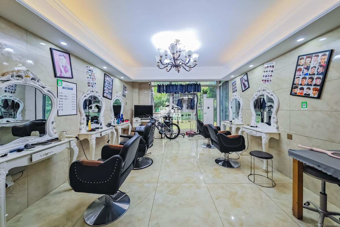 绿地之窗 4室2厅2卫 122.0万 绿地之窗 4室2厅2卫 122.0万客厅