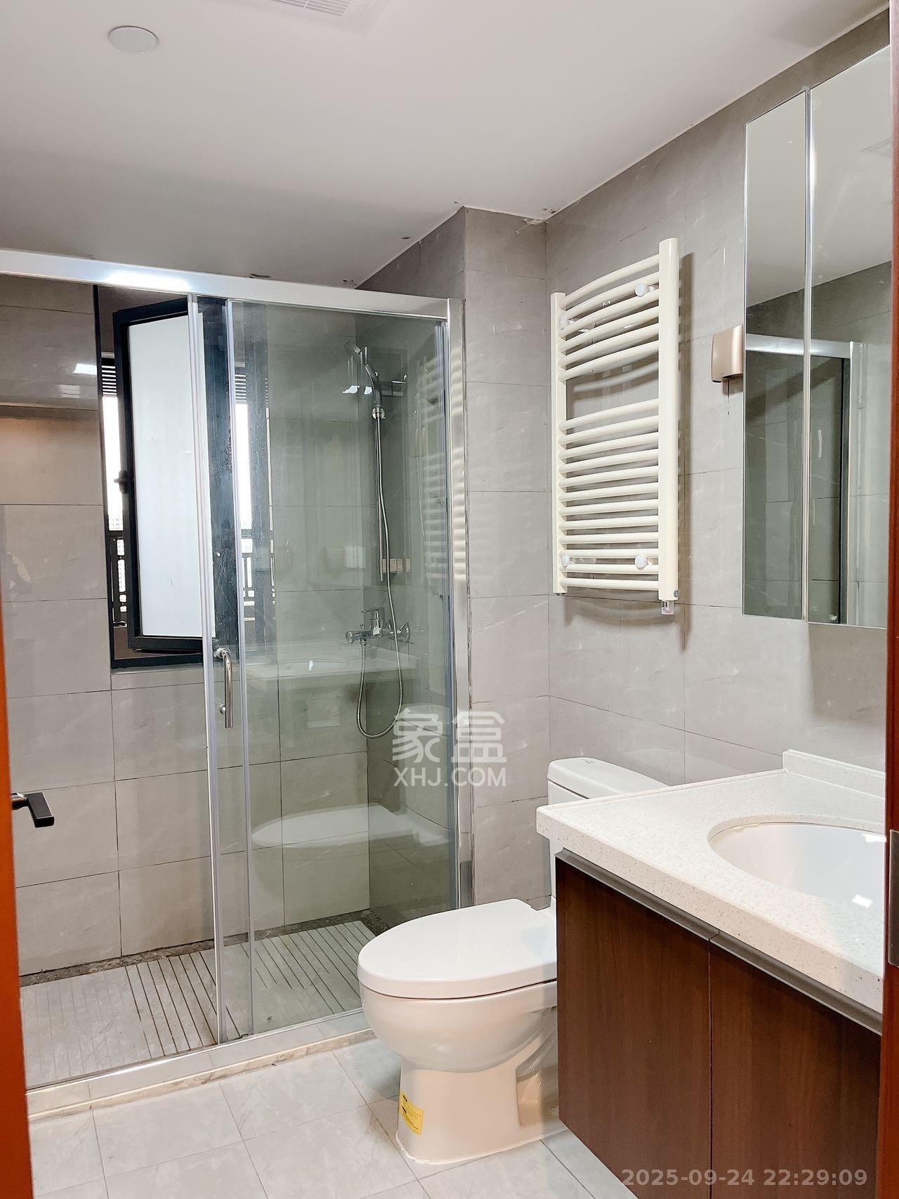 绿地长沙城际空间站(柏仕佳苑) 3室2厅2卫 3700.0元/月 绿地长沙城际空间站(柏仕佳苑) 3室2厅2卫 3700.0元/月室内图