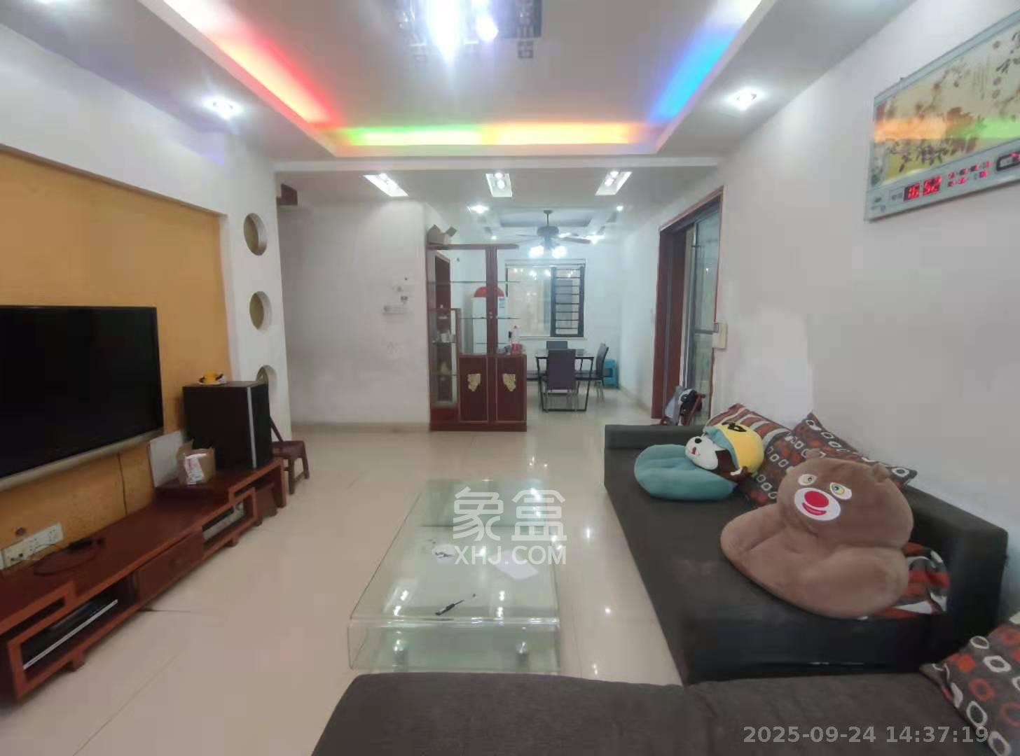 尚东紫郡 3室2厅2卫 2500.0元/月 尚东紫郡 3室2厅2卫 2500.0元/月室内图