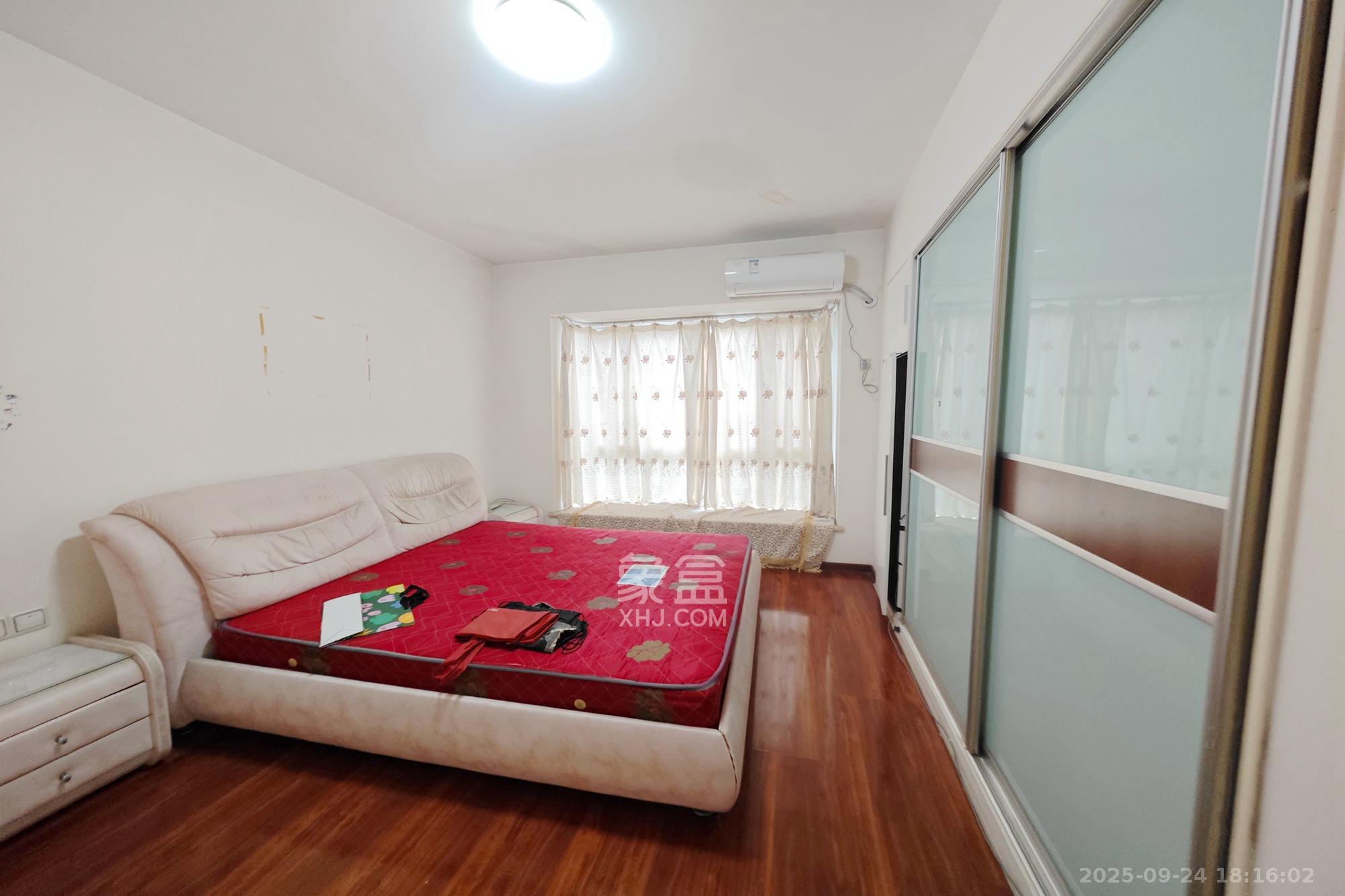 鑫天鑫城 4室2厅2卫 125.0万 鑫天鑫城 4室2厅2卫 125.0万卧室