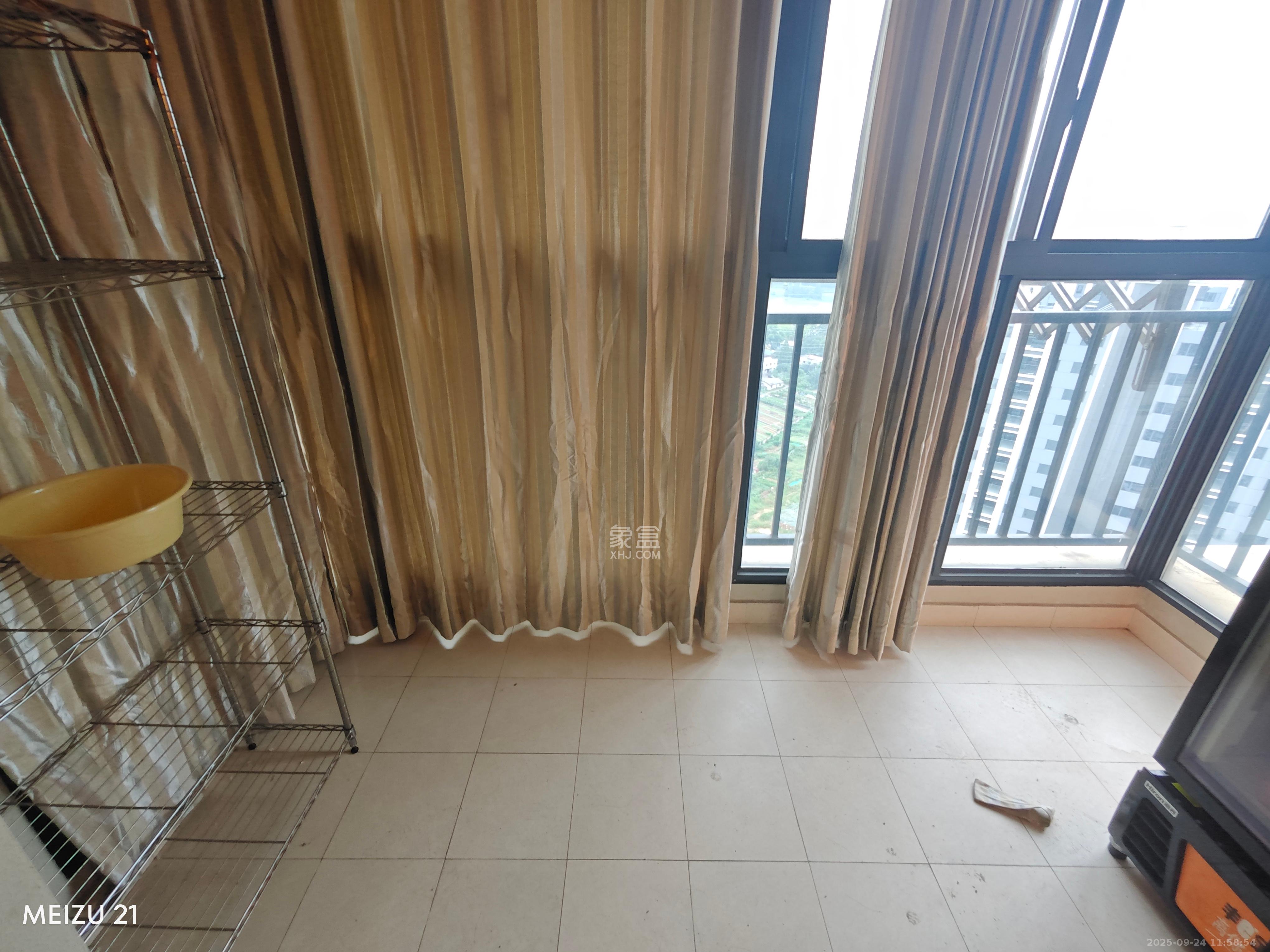 万科城 4室2厅2卫 3200.0元/月 万科城 4室2厅2卫 3200.0元/月室内图