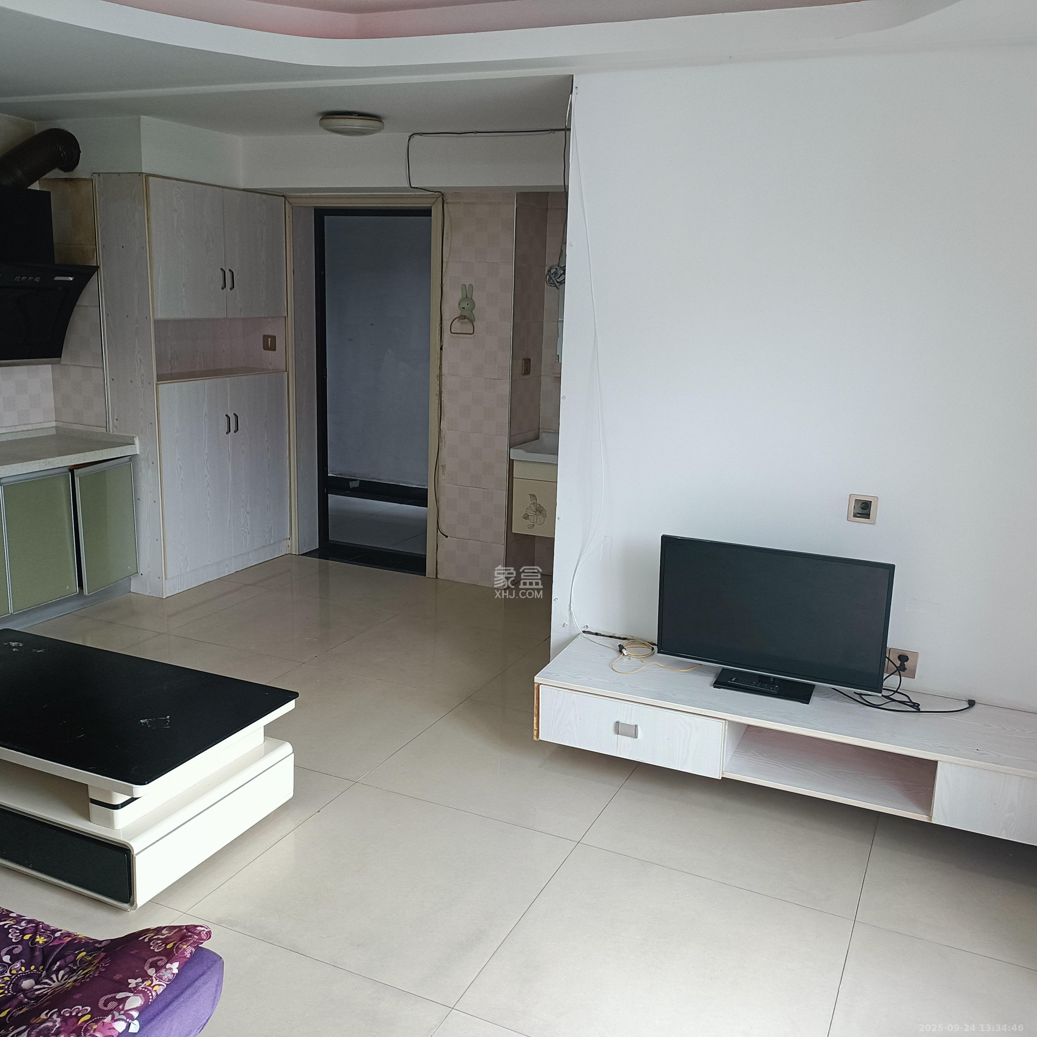 山水华景  1室1厅1卫    1500.0元/月室内图